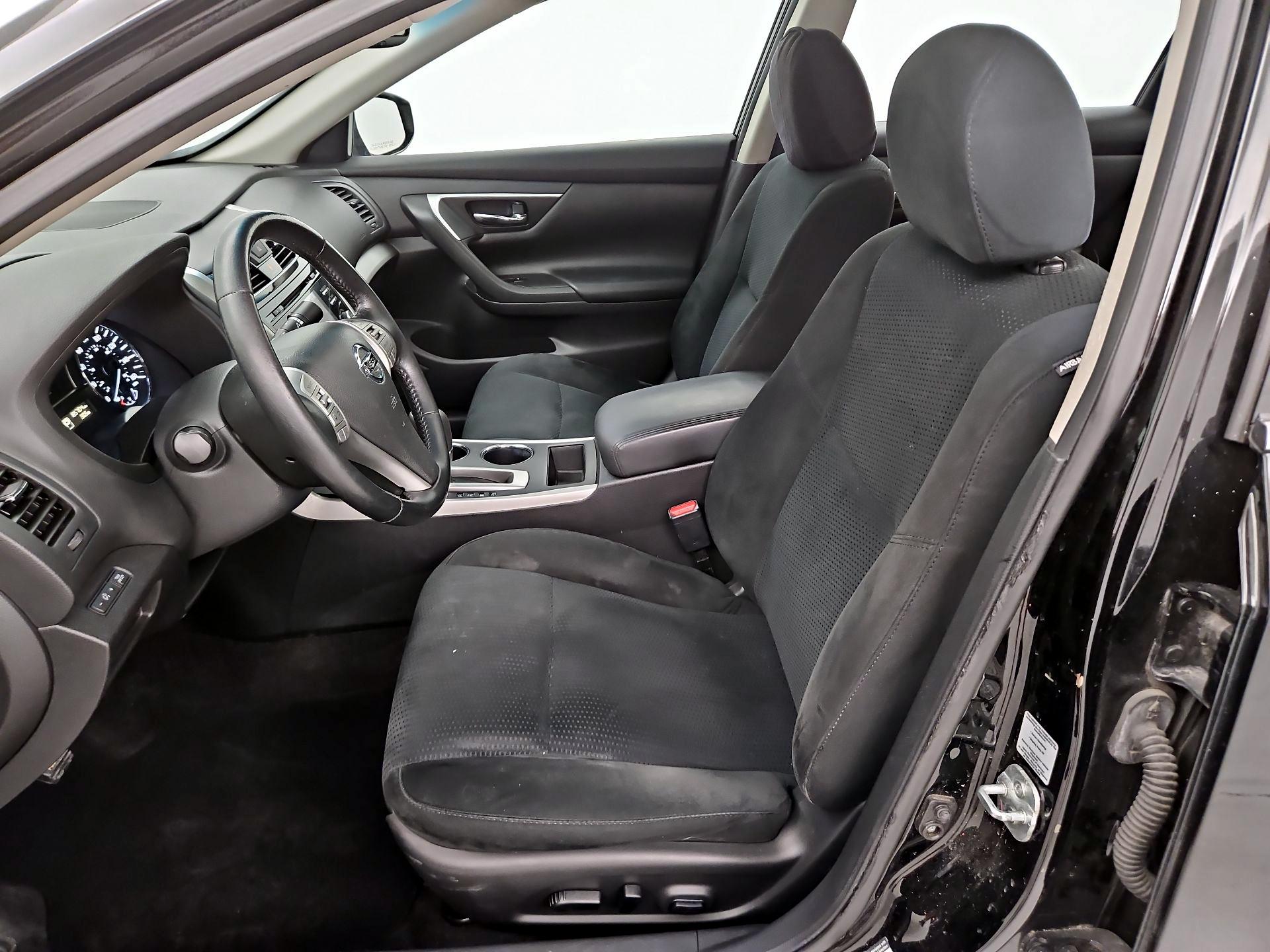 Thumbnail: 2015 Nissan Altima - 11