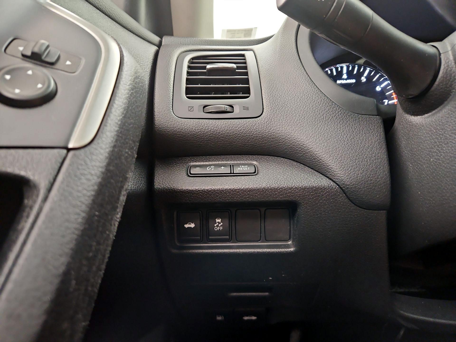 Thumbnail: 2015 Nissan Altima - 13