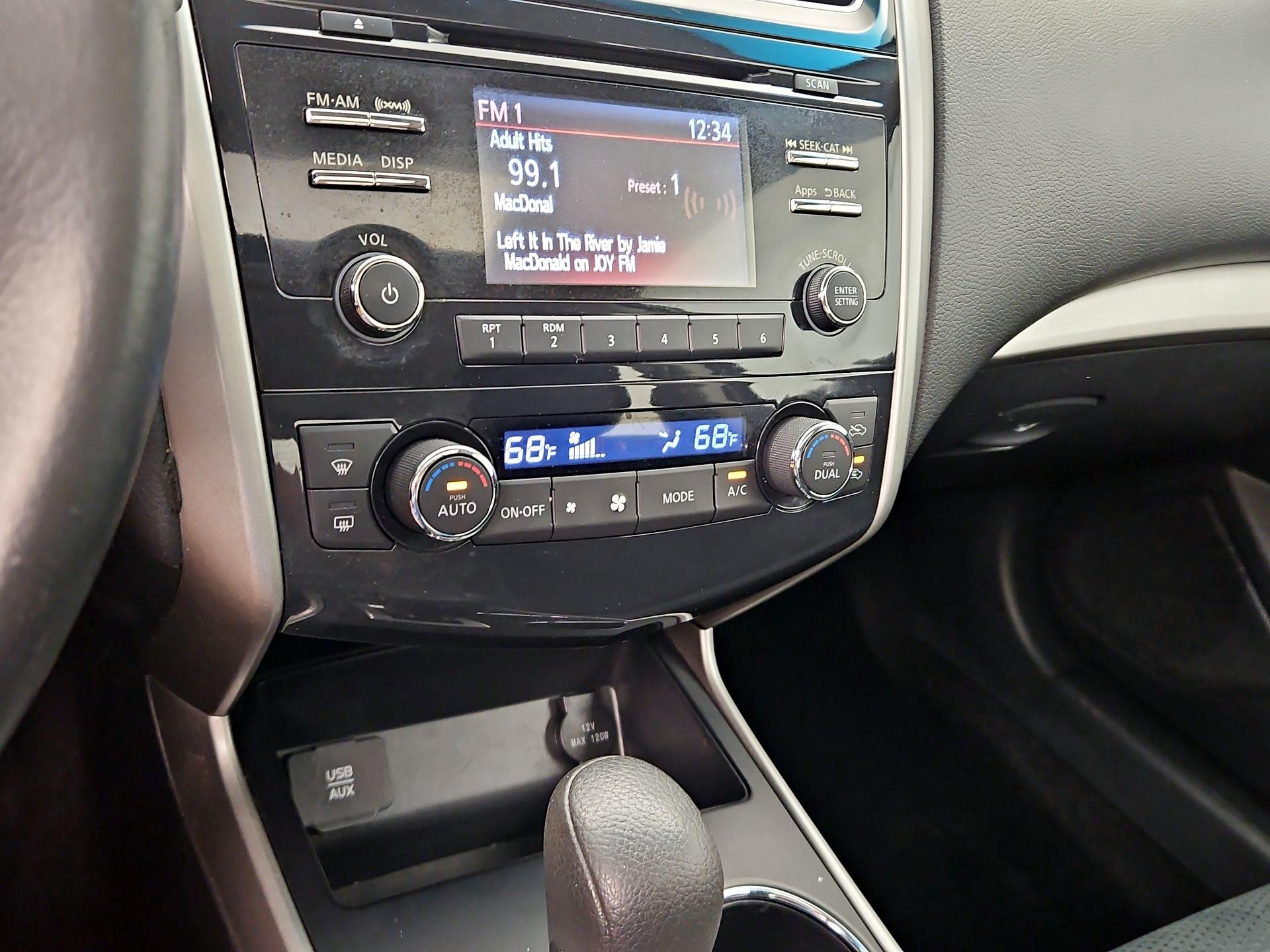 Thumbnail: 2015 Nissan Altima - 16