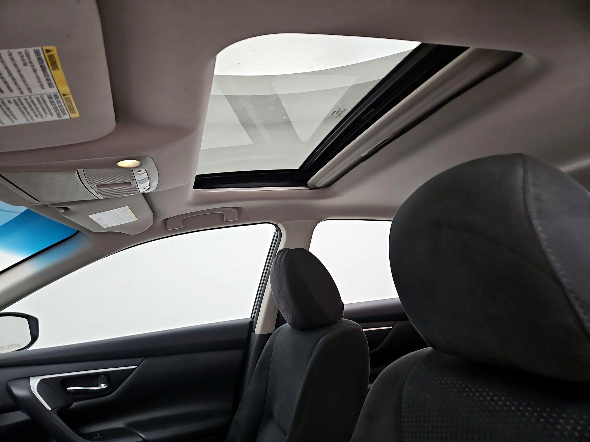 Thumbnail: 2015 Nissan Altima - 19