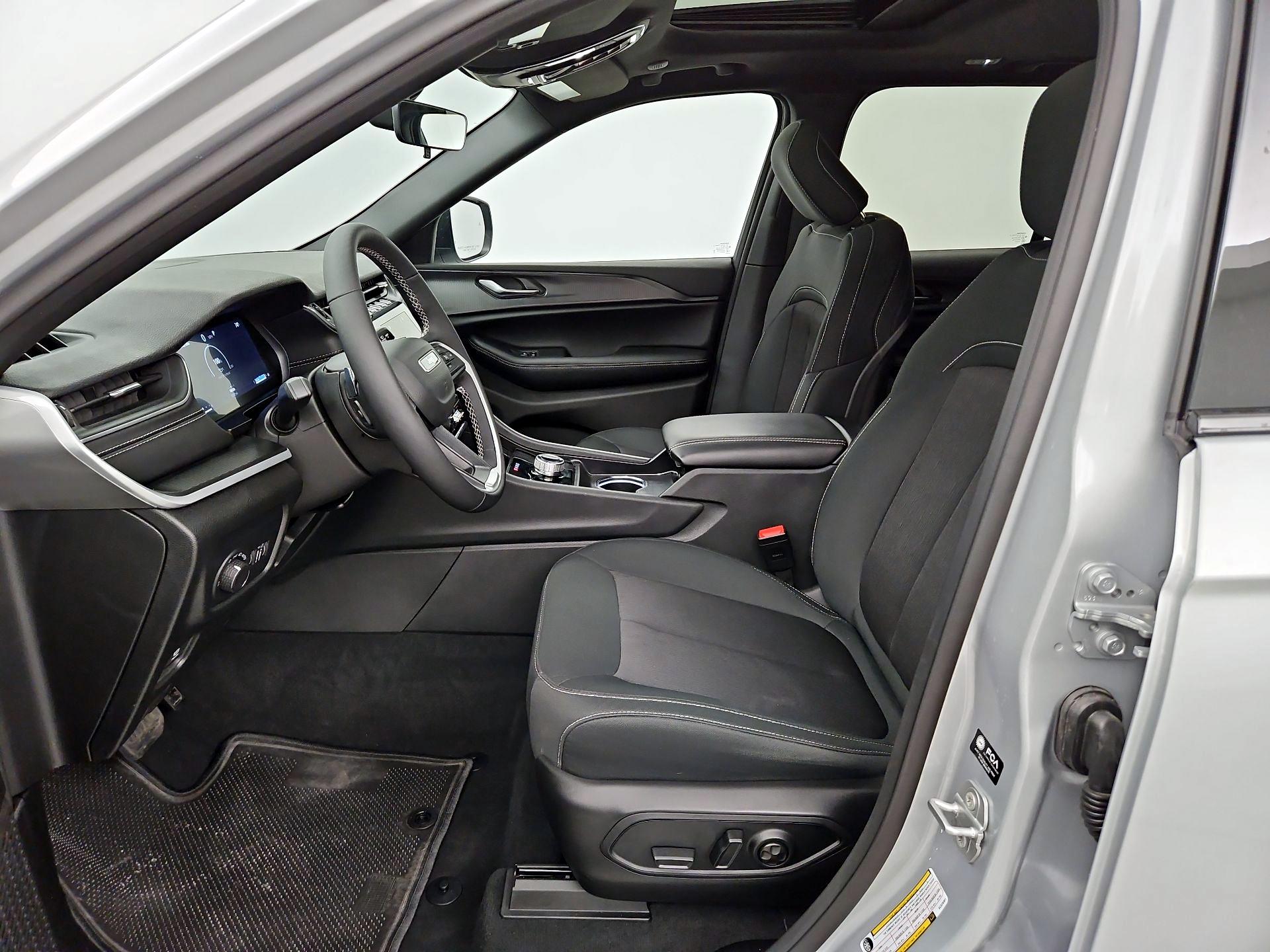 Thumbnail: 2025 Jeep Grand Cherokee - 11