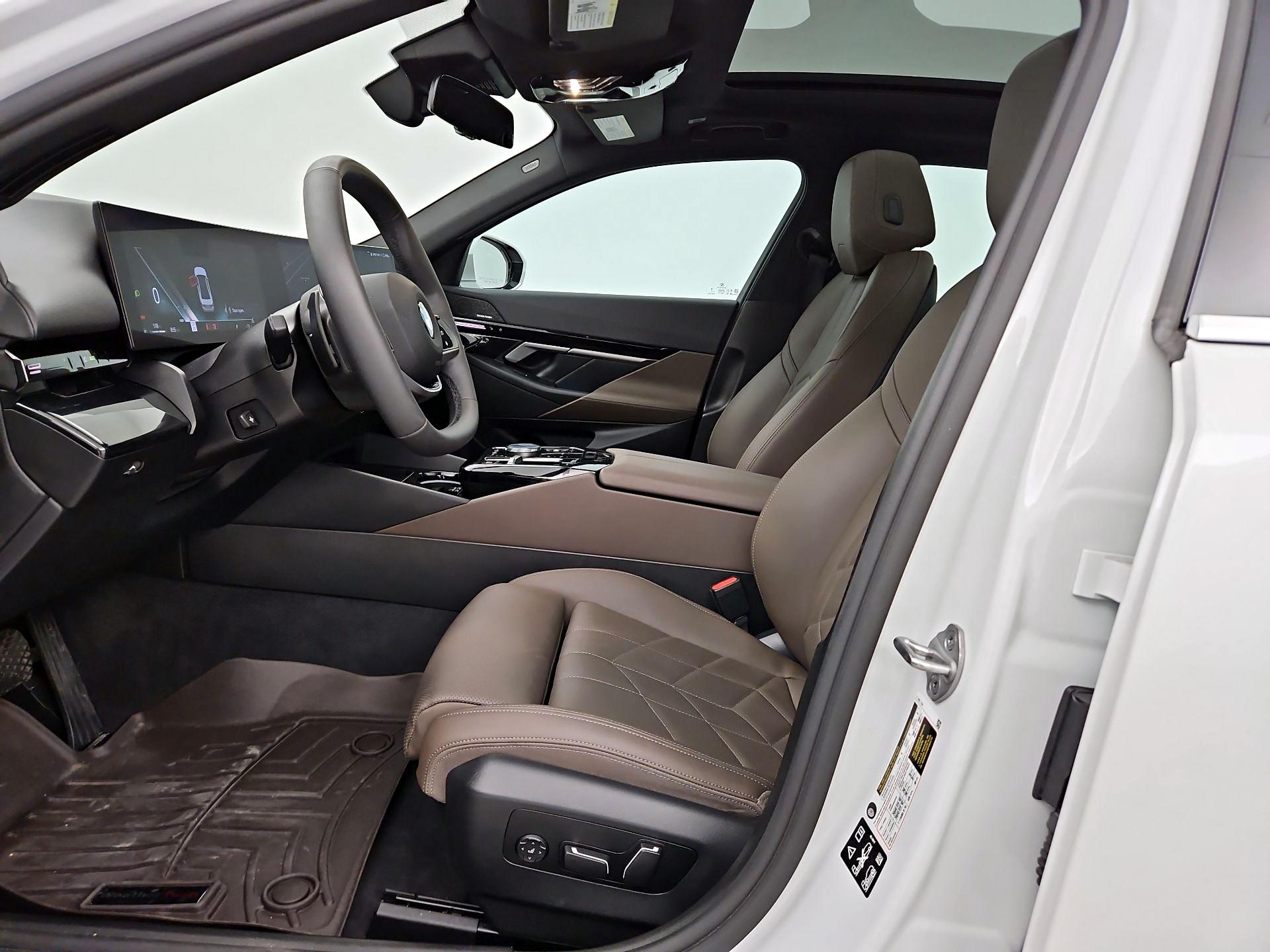 Thumbnail: 2024 BMW 5 Series - 11