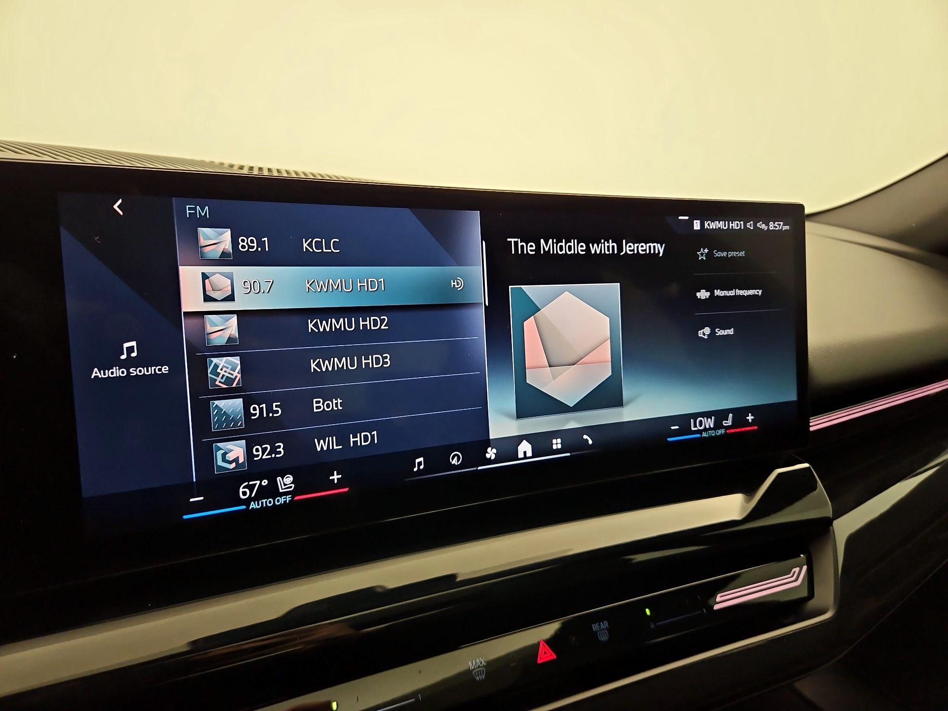 Thumbnail: 2024 BMW 5 Series - 16