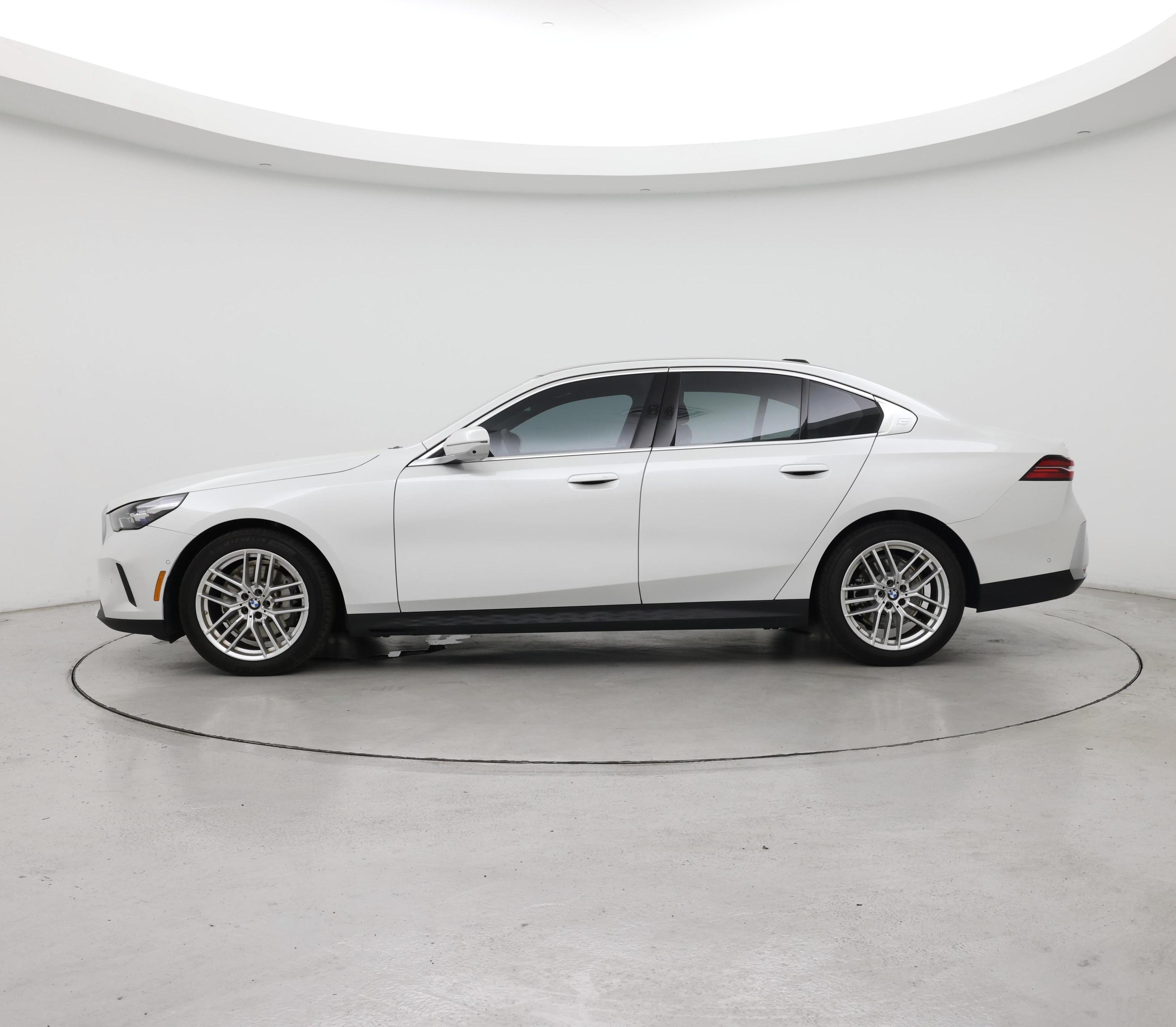 Thumbnail: 2024 BMW 5 Series - 3