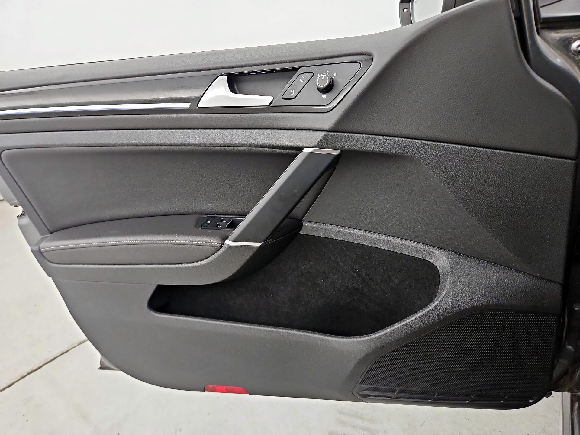 Thumbnail: 2019 Volkswagen Golf - 12