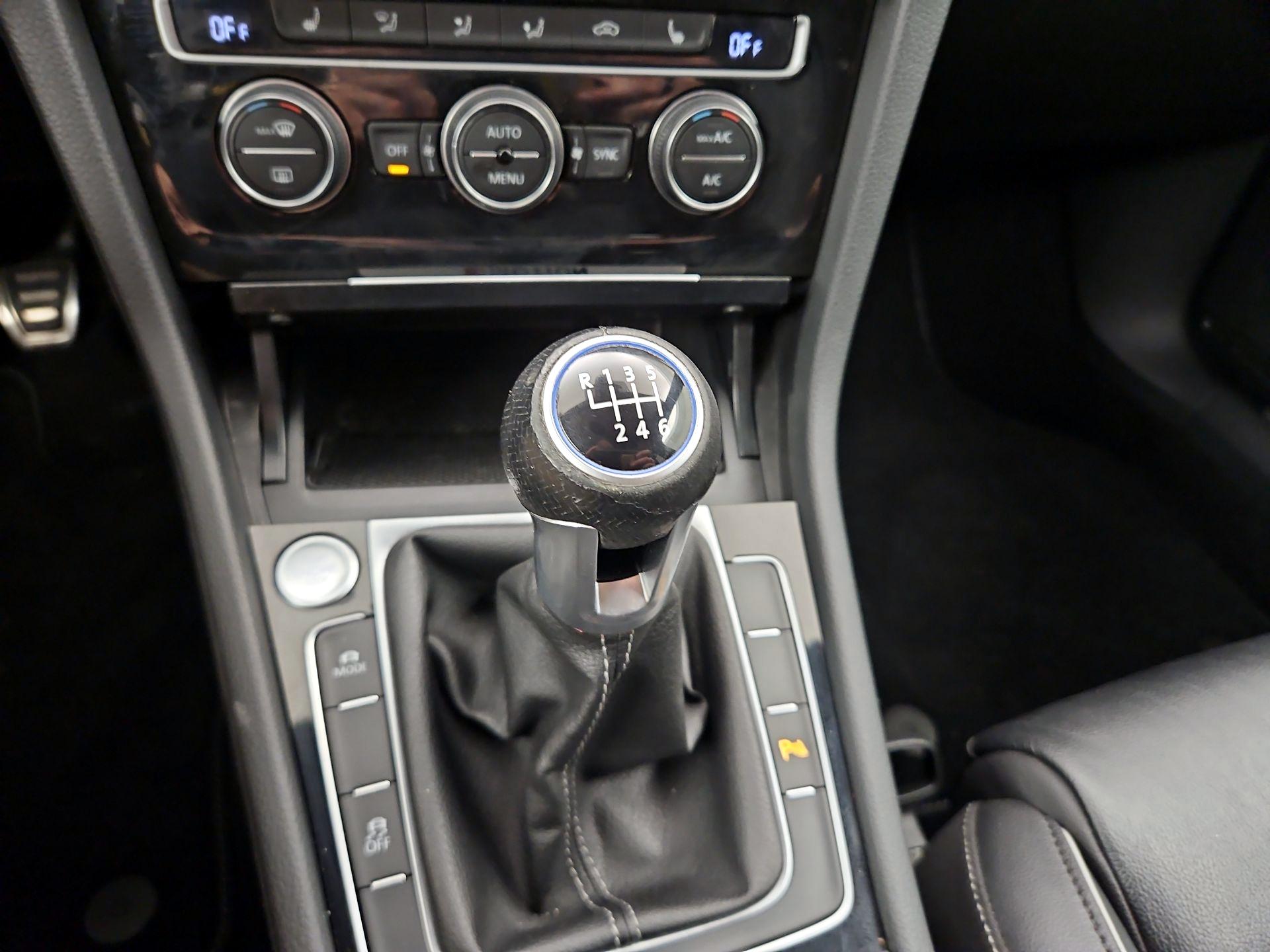 Thumbnail: 2019 Volkswagen Golf - 18