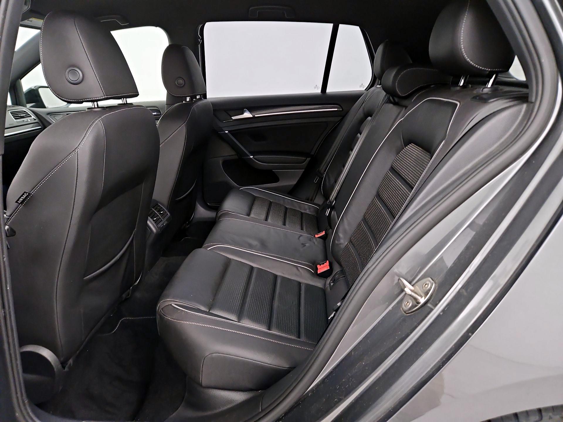 Thumbnail: 2019 Volkswagen Golf - 20