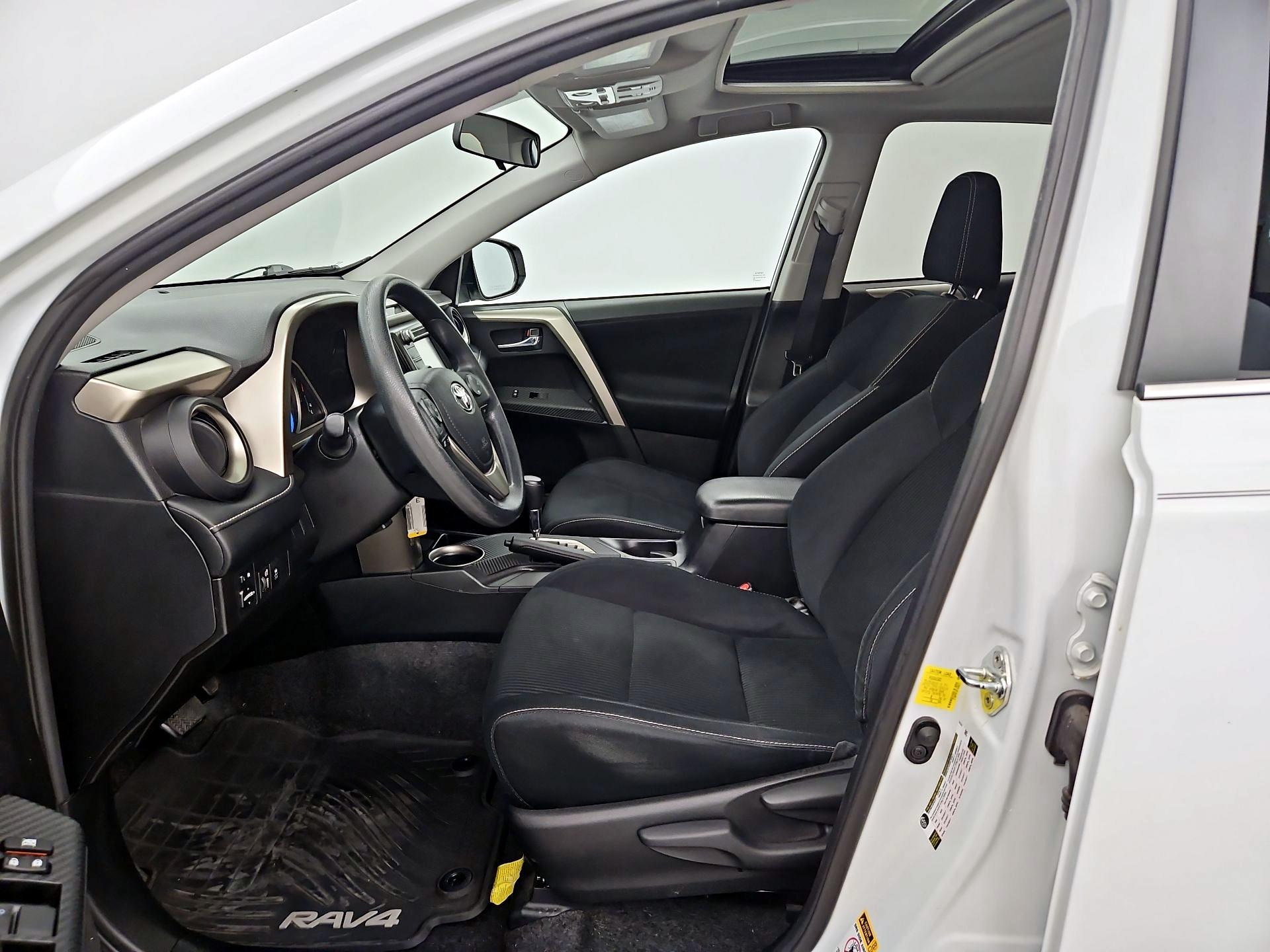 Thumbnail: 2015 Toyota RAV4 - 11