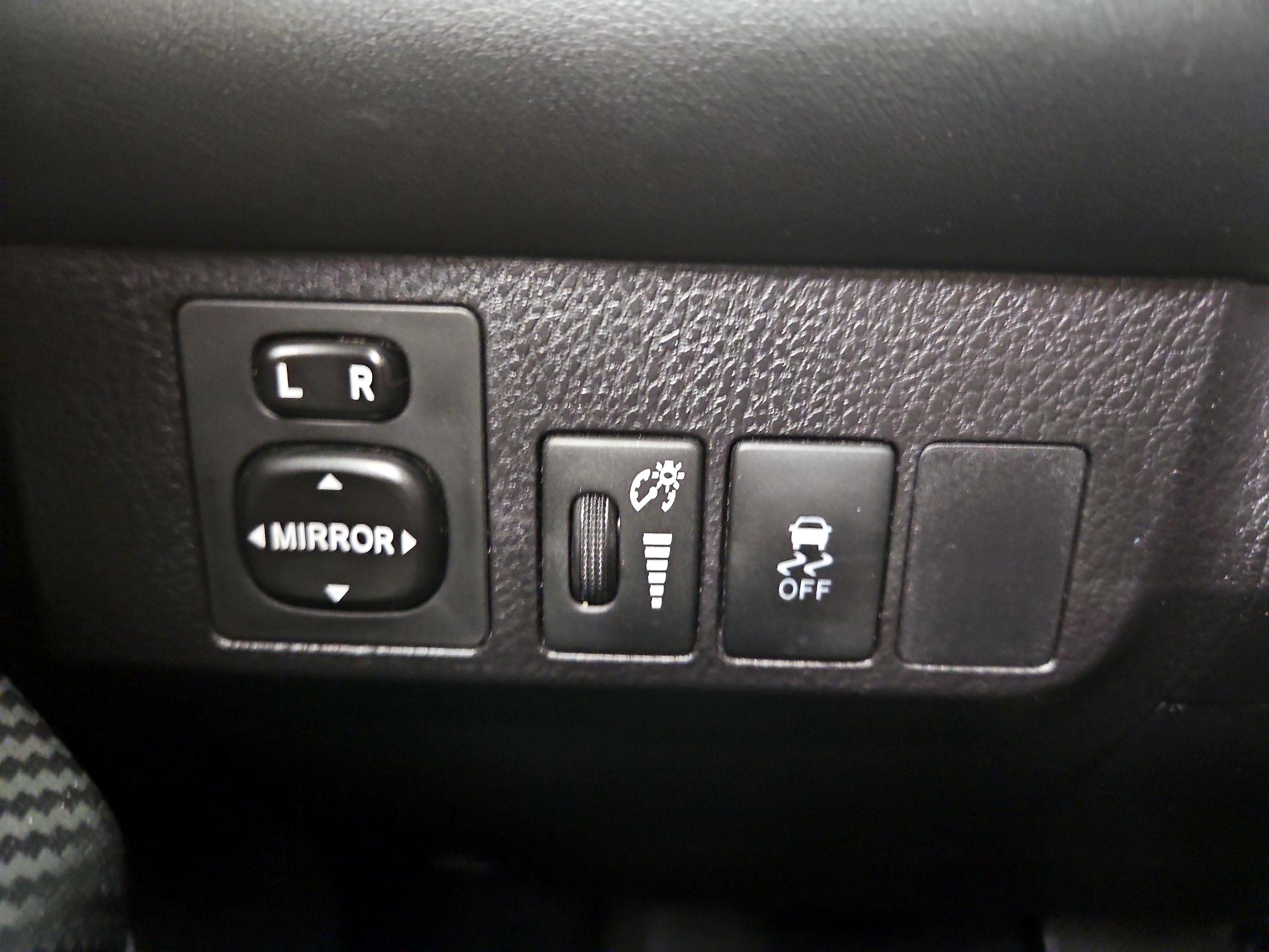 Thumbnail: 2015 Toyota RAV4 - 13