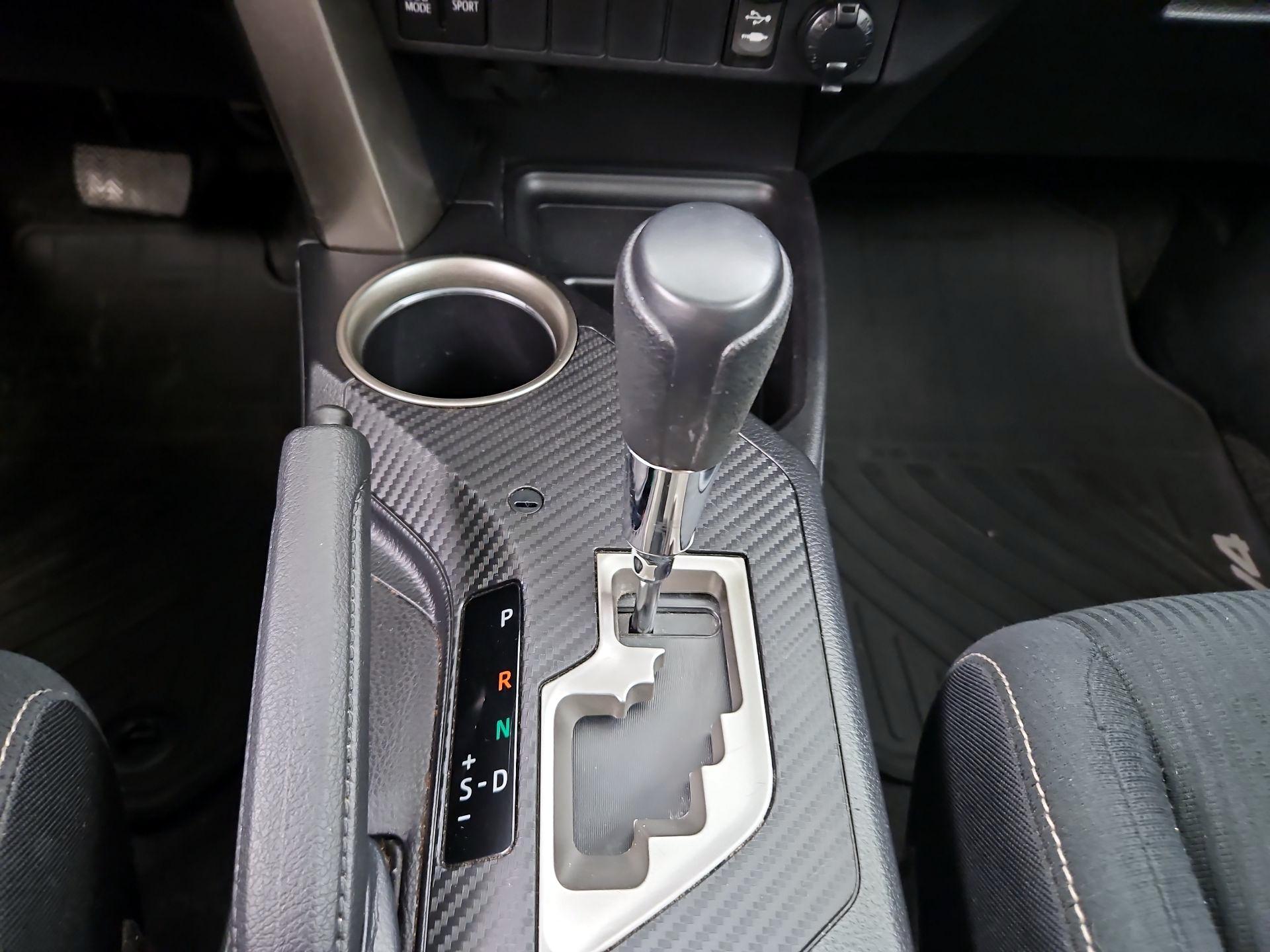 Thumbnail: 2015 Toyota RAV4 - 17