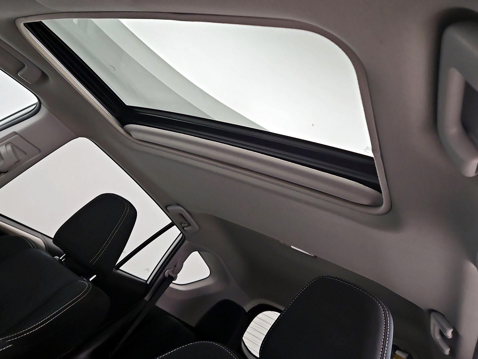 Thumbnail: 2015 Toyota RAV4 - 19