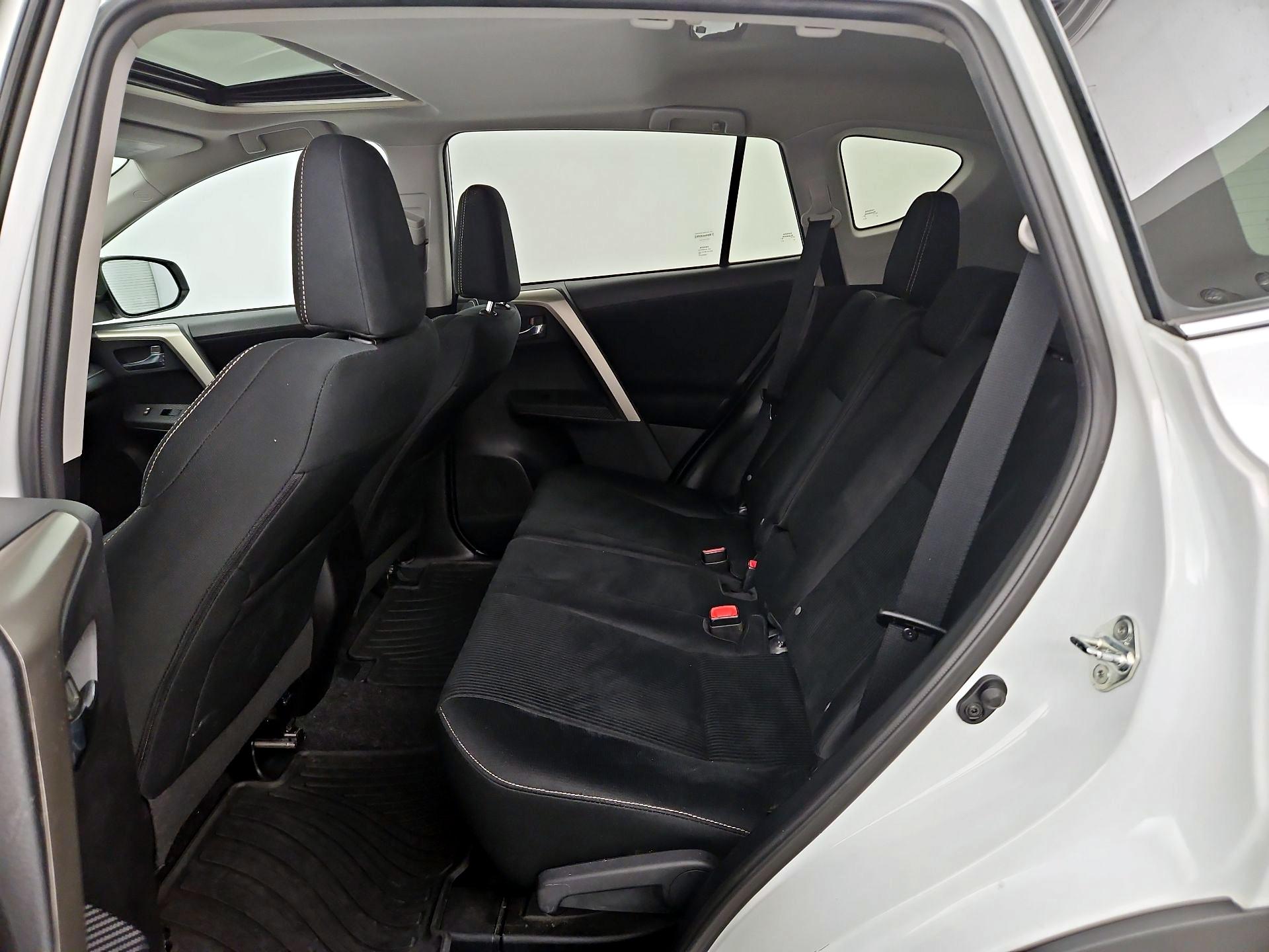 Thumbnail: 2015 Toyota RAV4 - 20