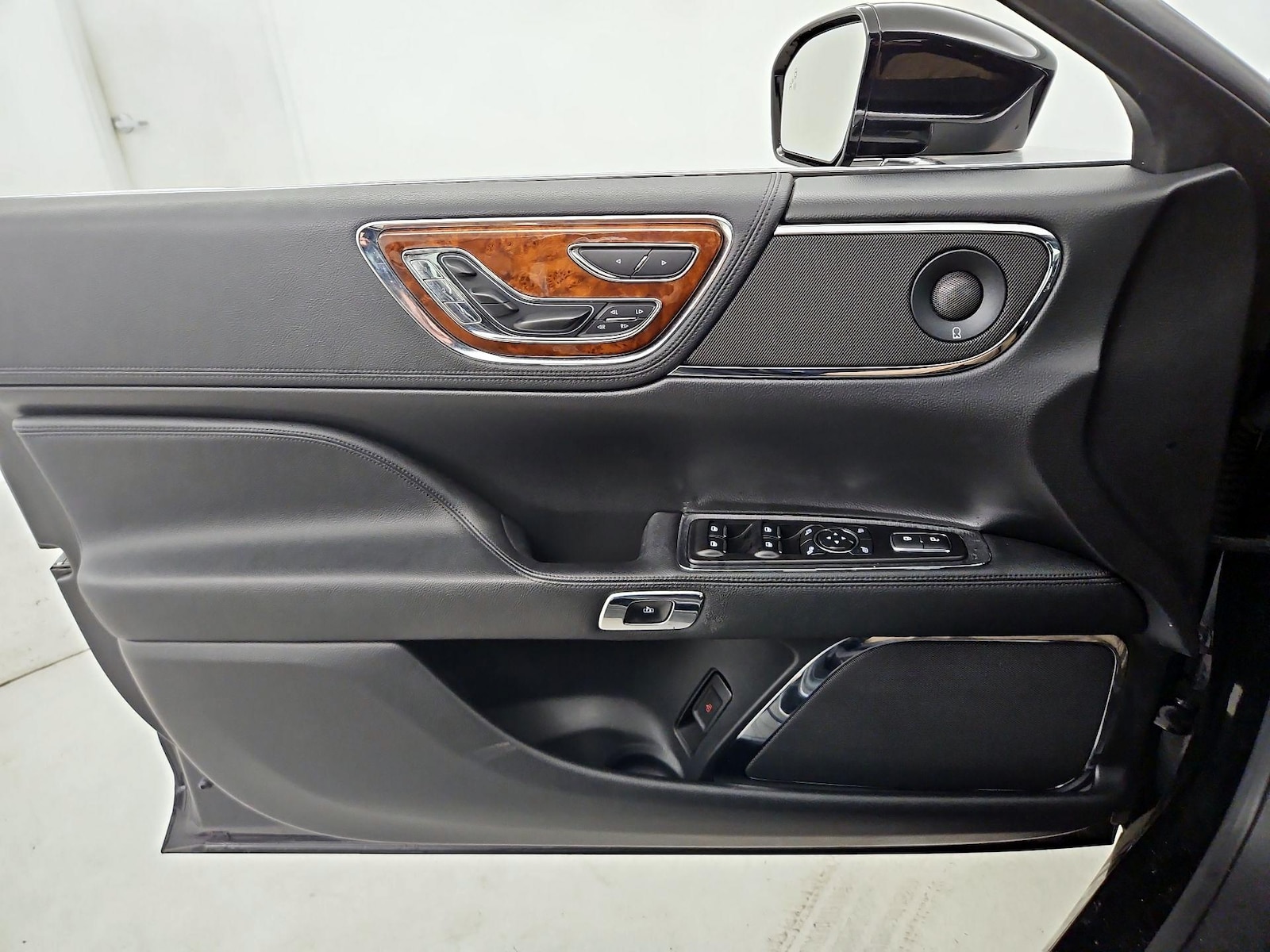 2017 Lincoln Continental Reserve - Photo 13