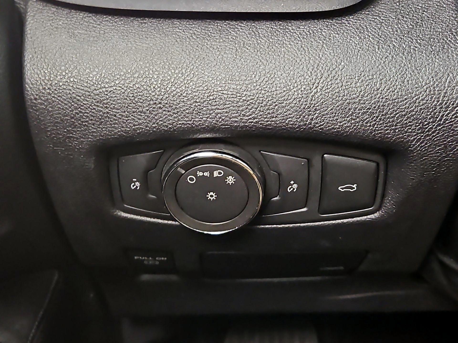 Thumbnail: 2017 Lincoln Continental - 13