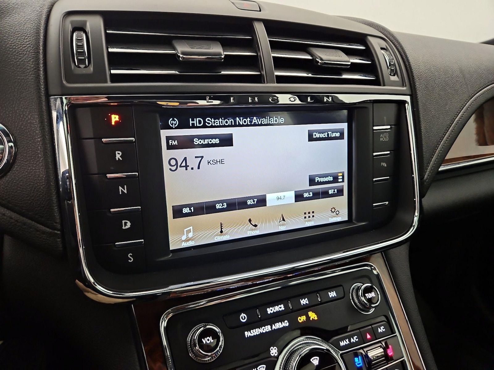 2017 Lincoln Continental Reserve - Photo 17