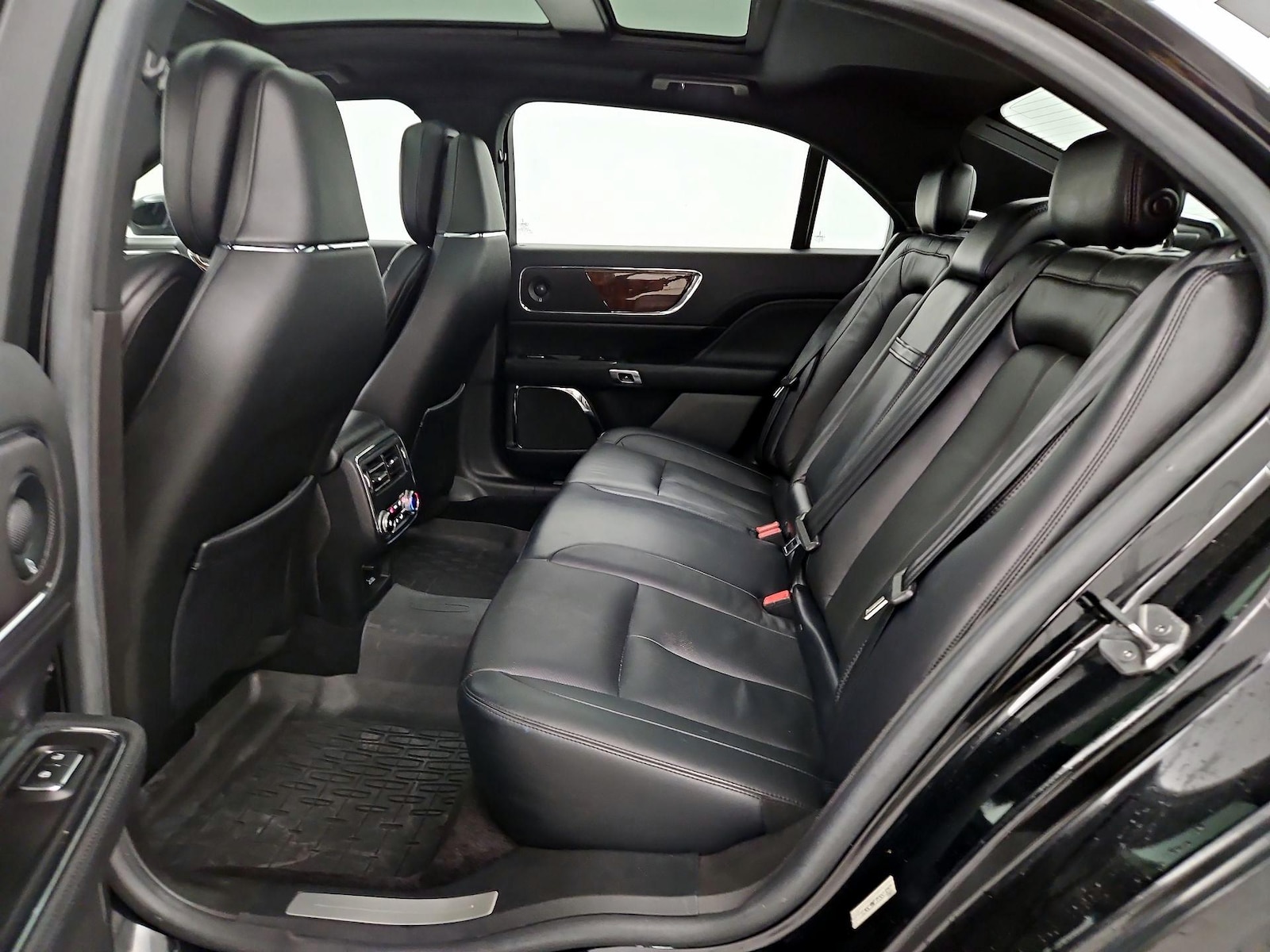 2017 Lincoln Continental Reserve - Photo 22
