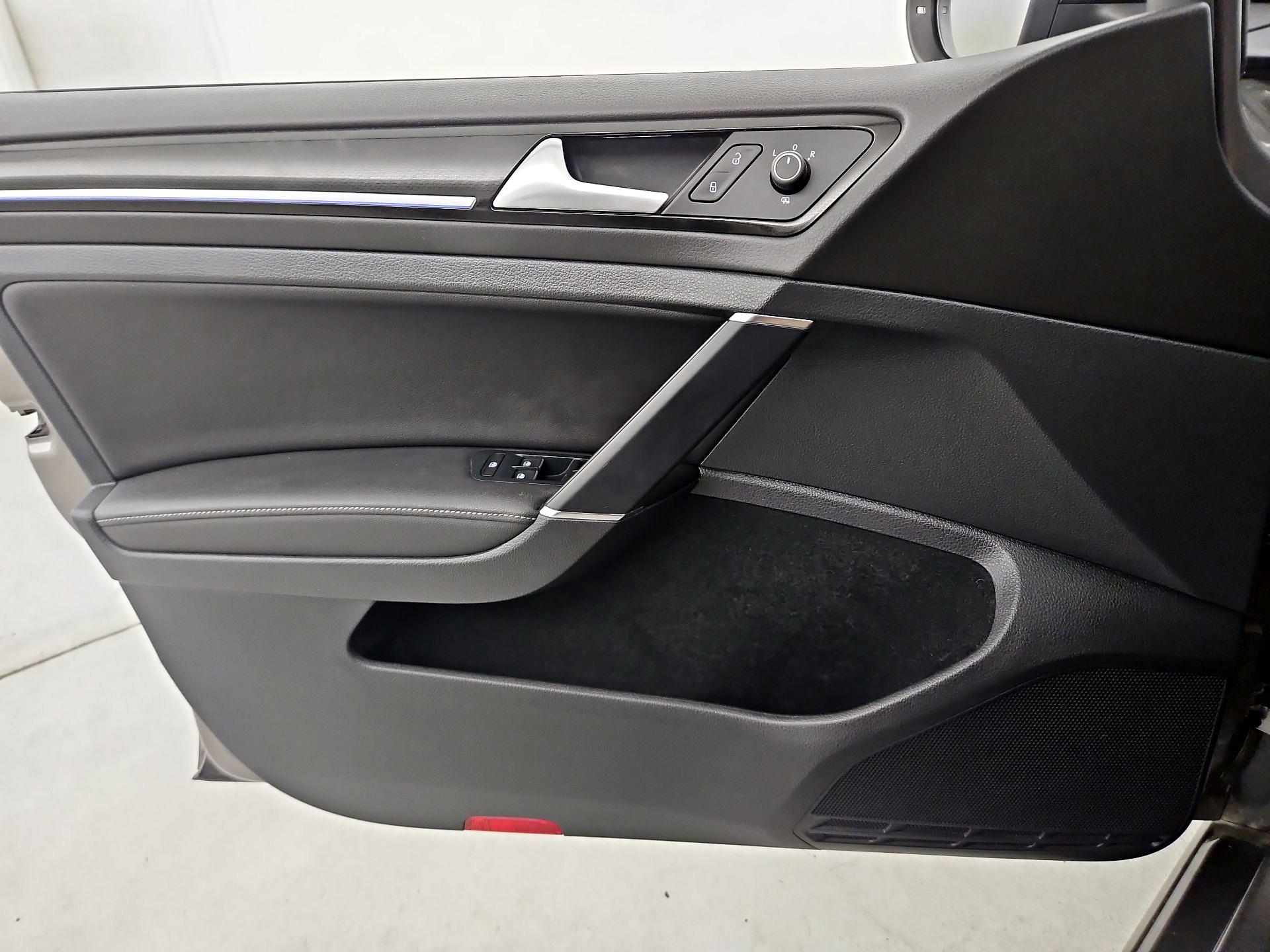 Thumbnail: 2017 Volkswagen Golf - 12