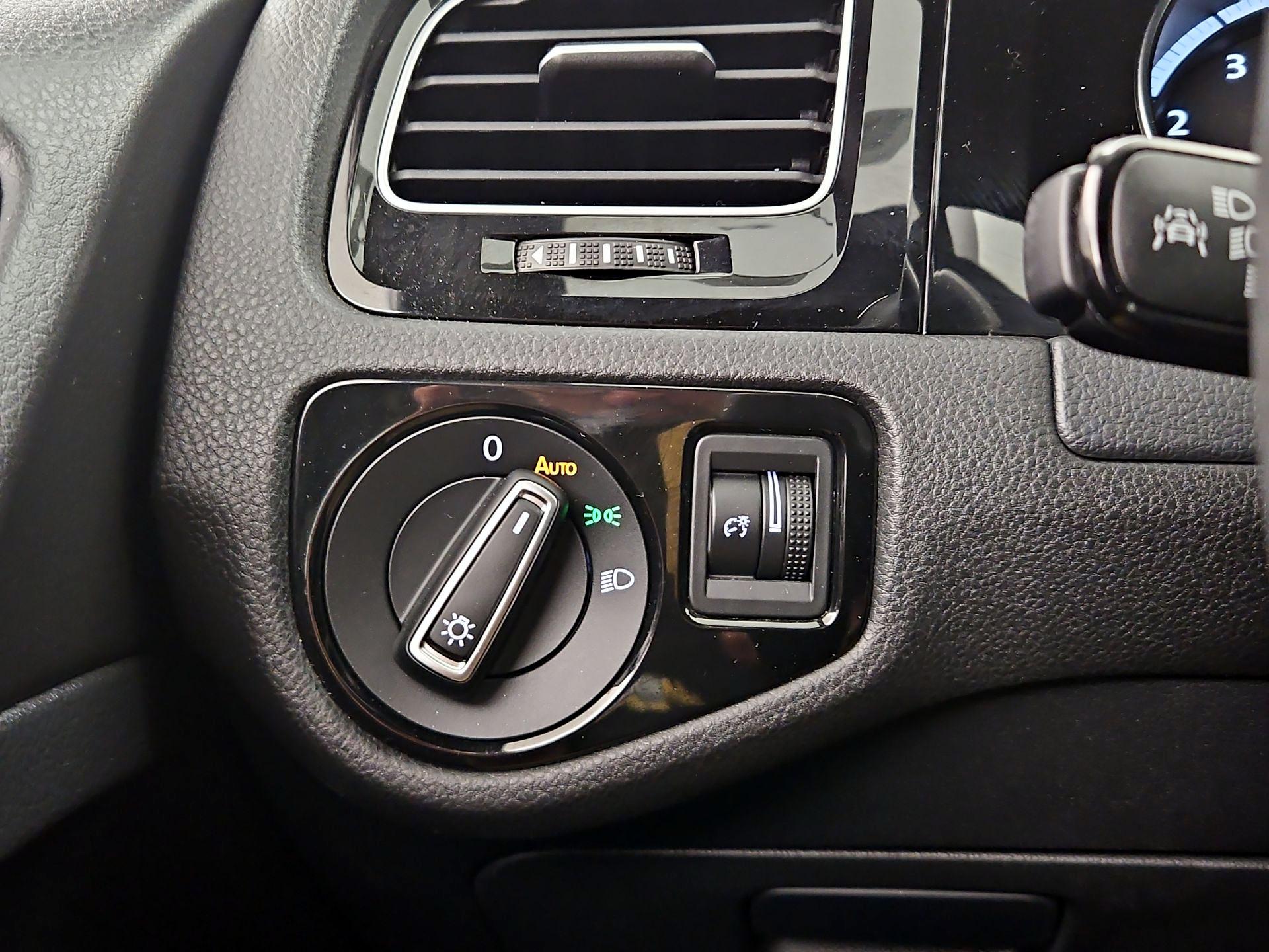 Thumbnail: 2017 Volkswagen Golf - 13