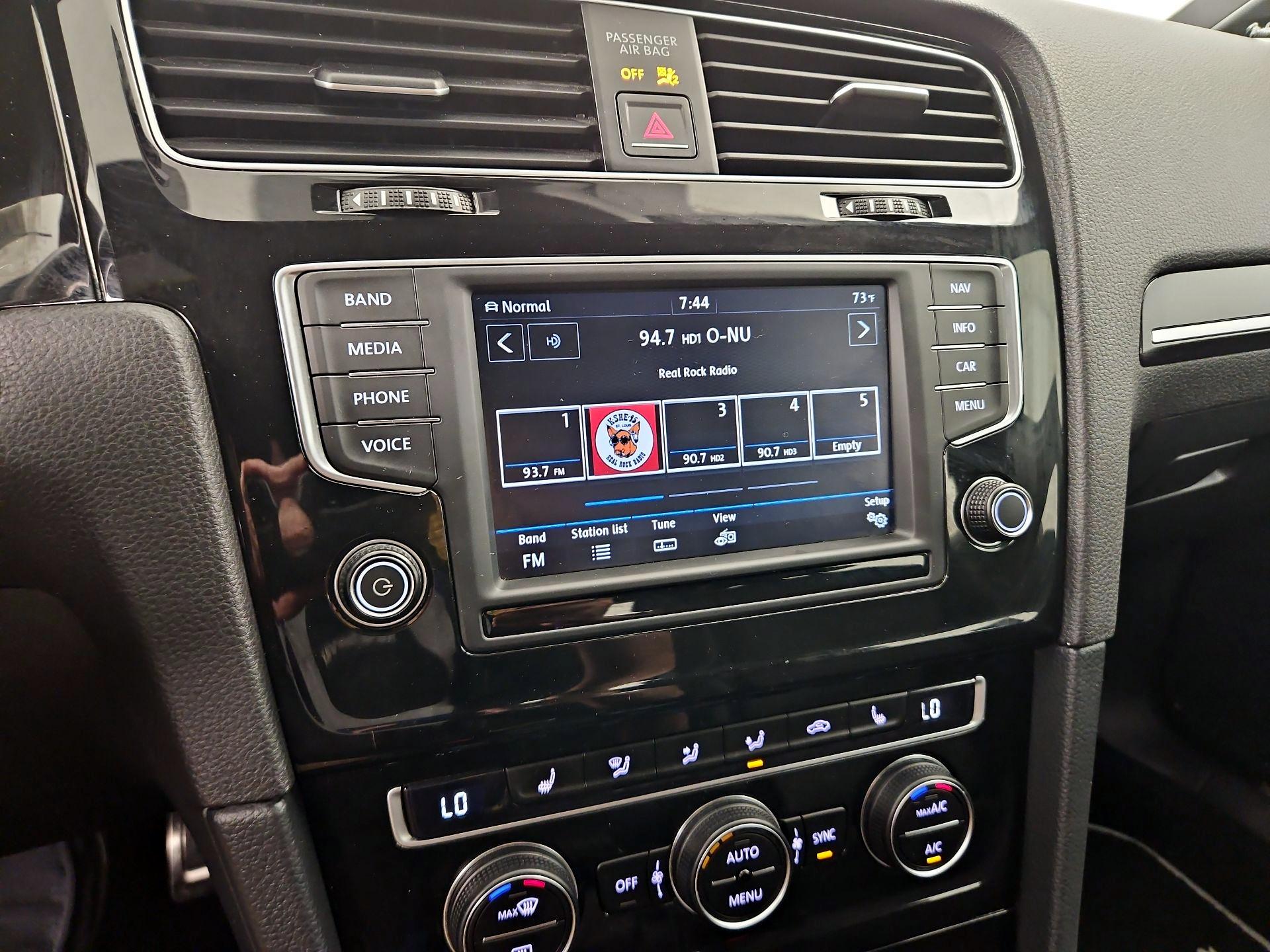 Thumbnail: 2017 Volkswagen Golf - 16