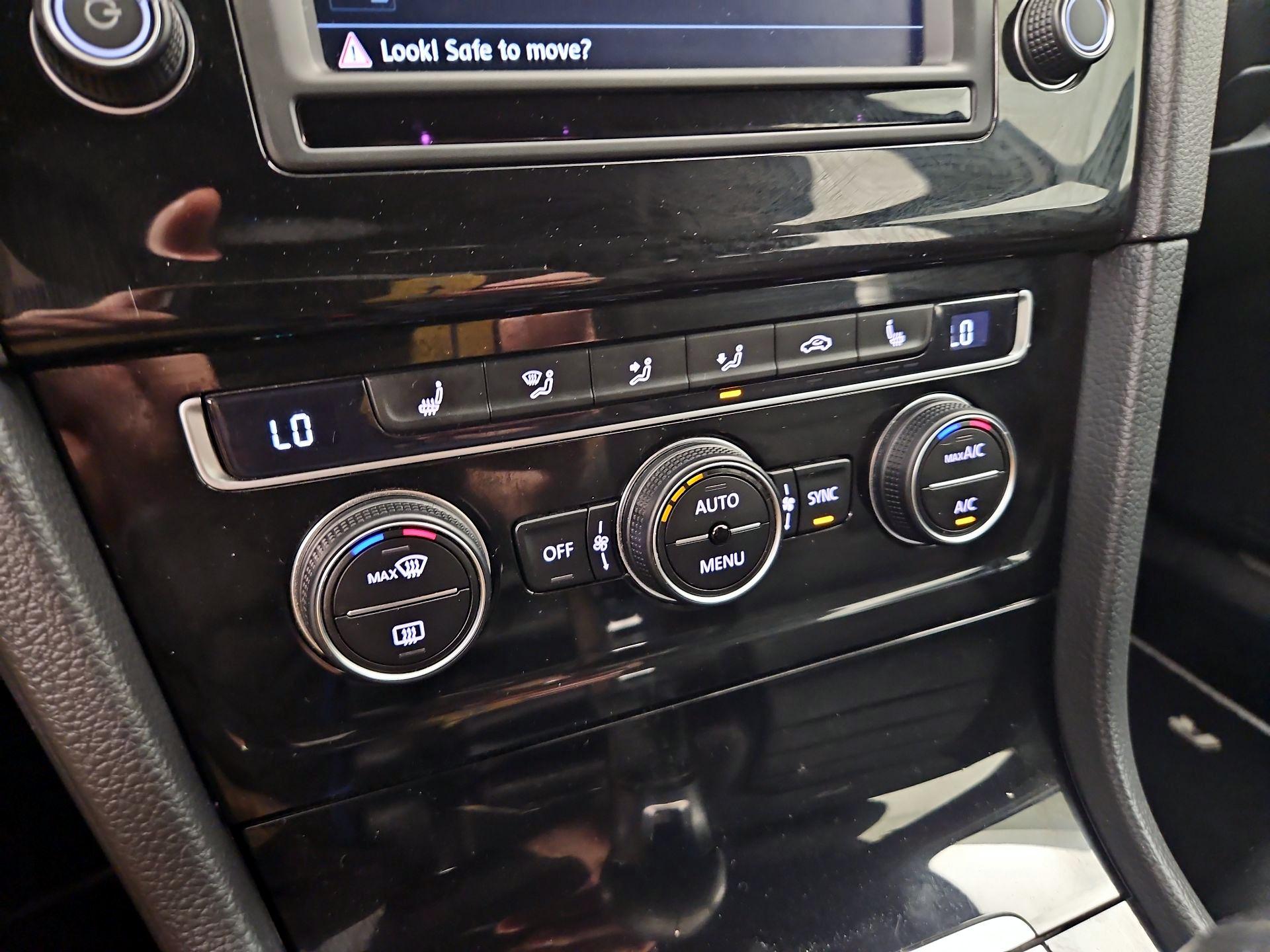 Thumbnail: 2017 Volkswagen Golf - 17