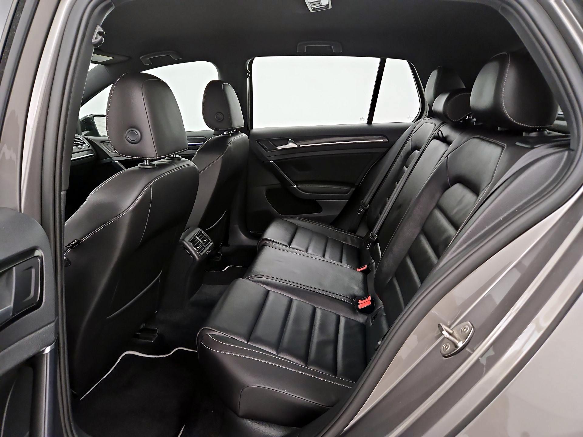 Thumbnail: 2017 Volkswagen Golf - 20