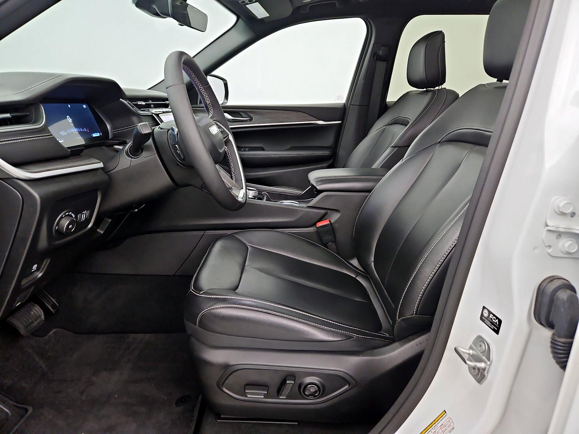 Thumbnail: 2025 Jeep Grand Cherokee - 11
