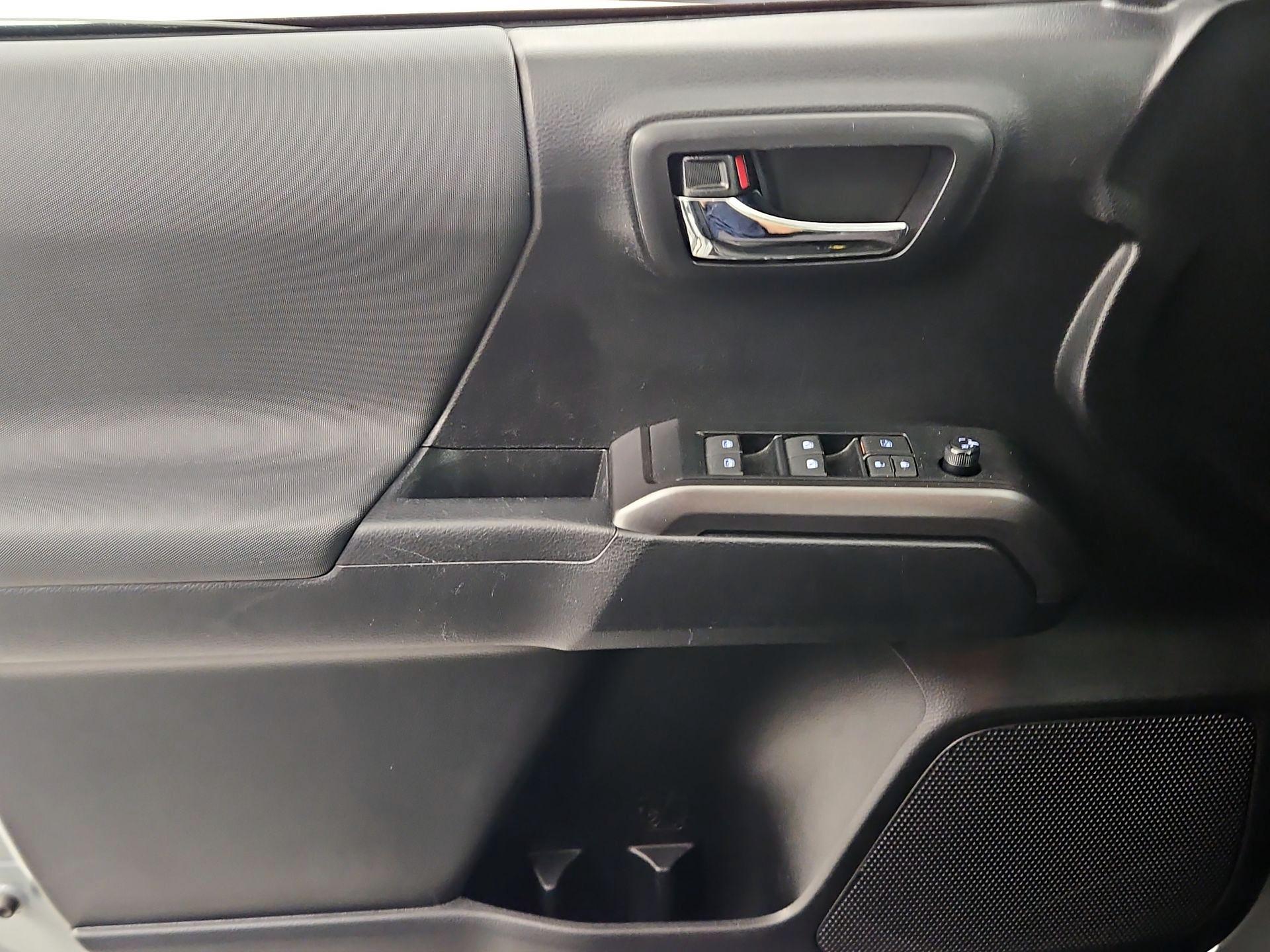 Thumbnail: 2021 Toyota Tacoma - 12