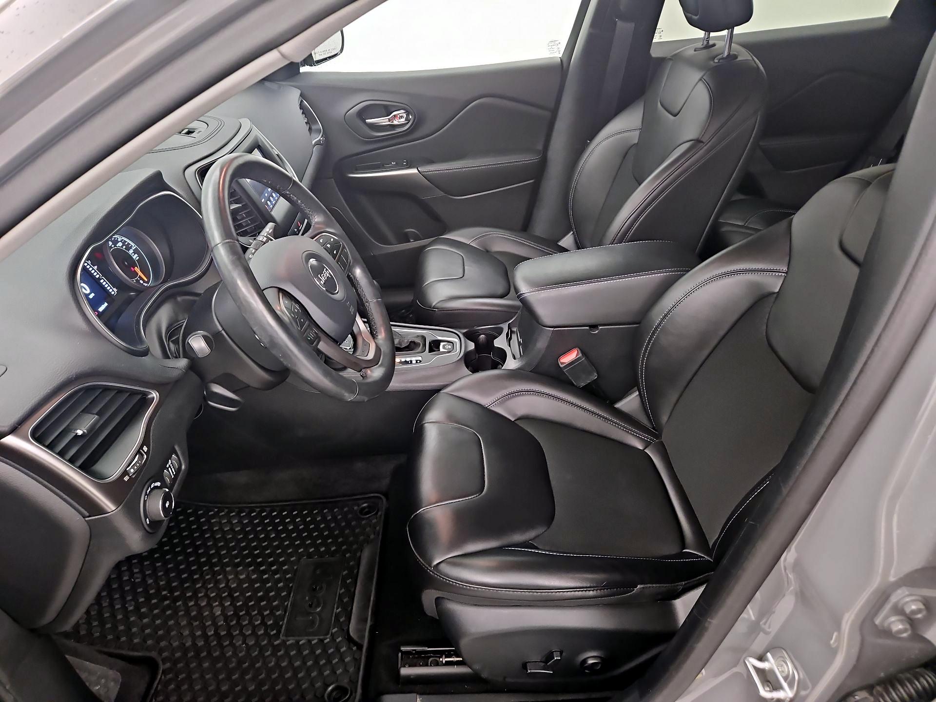 Thumbnail: 2020 Jeep Cherokee - 11