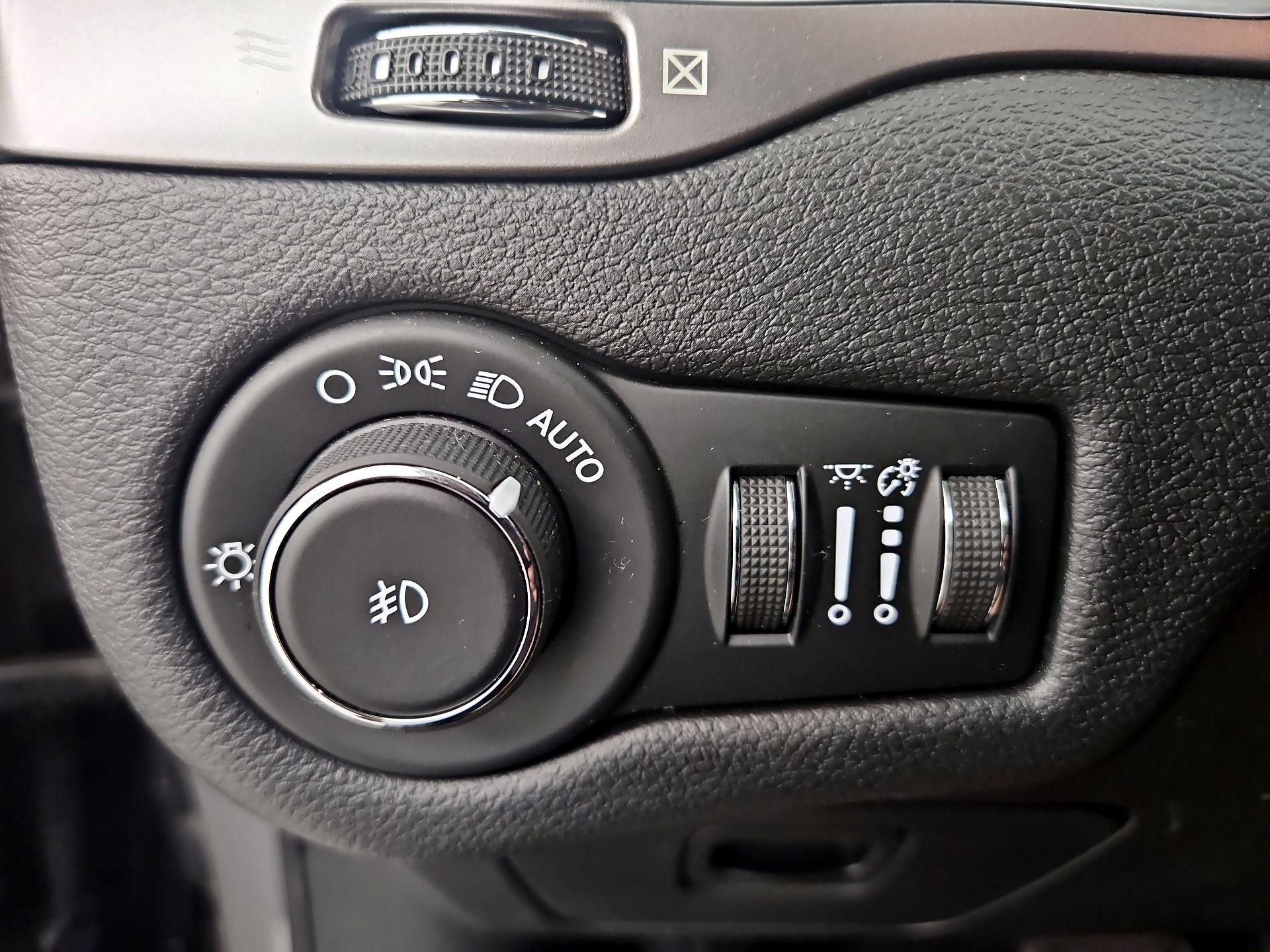 Thumbnail: 2020 Jeep Cherokee - 13