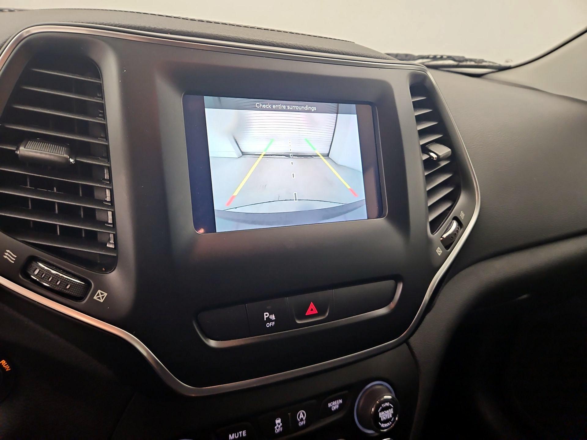 Thumbnail: 2020 Jeep Cherokee - 14