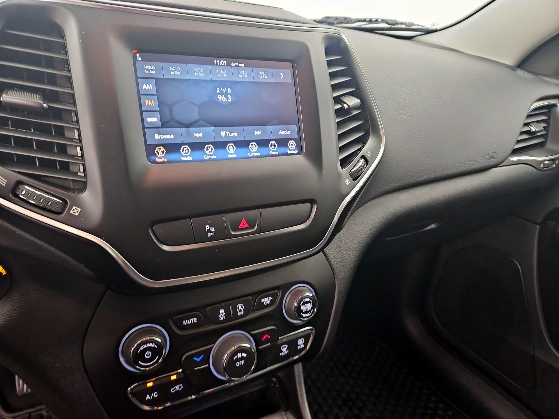 Thumbnail: 2020 Jeep Cherokee - 15
