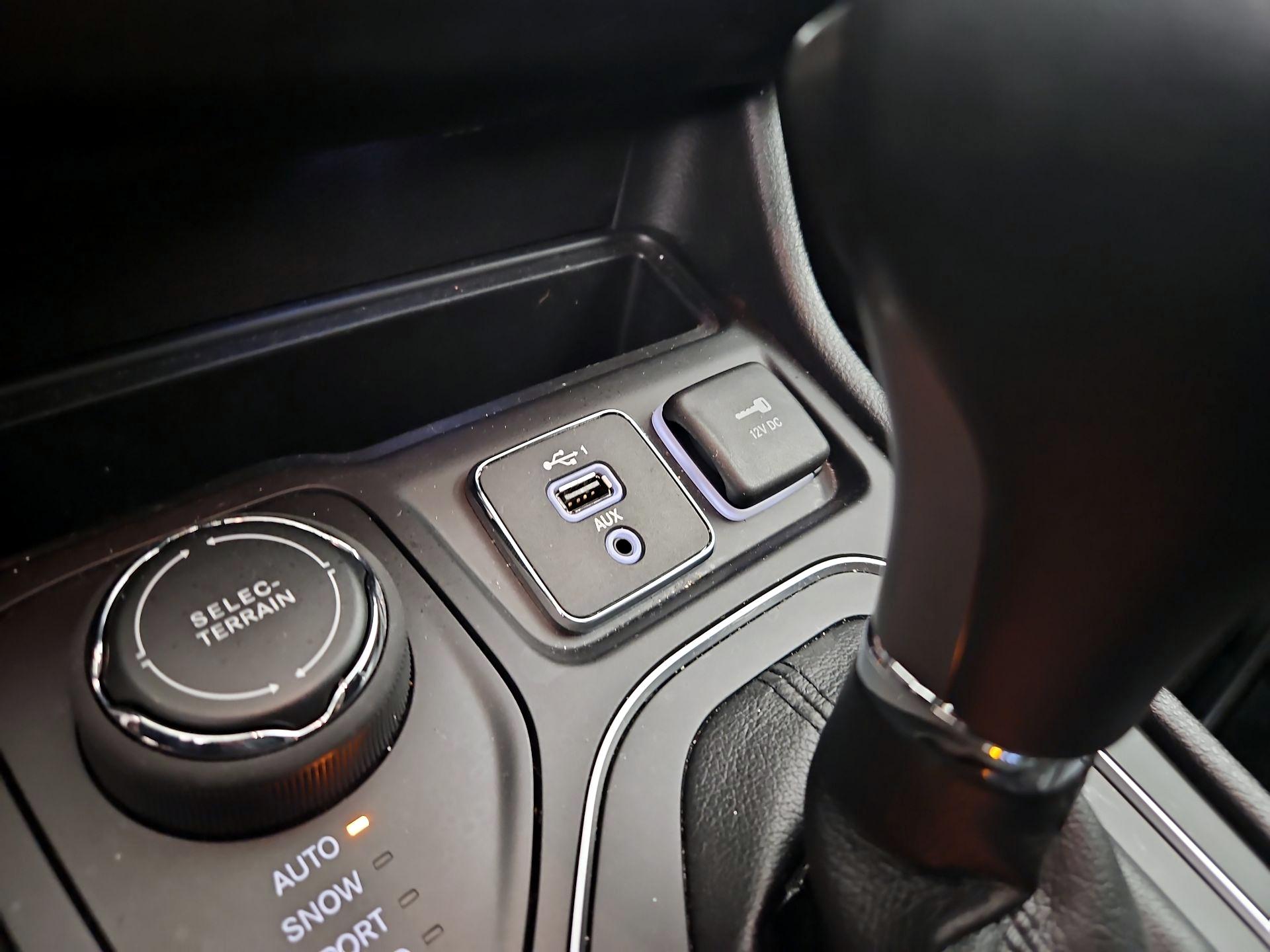 Thumbnail: 2020 Jeep Cherokee - 18