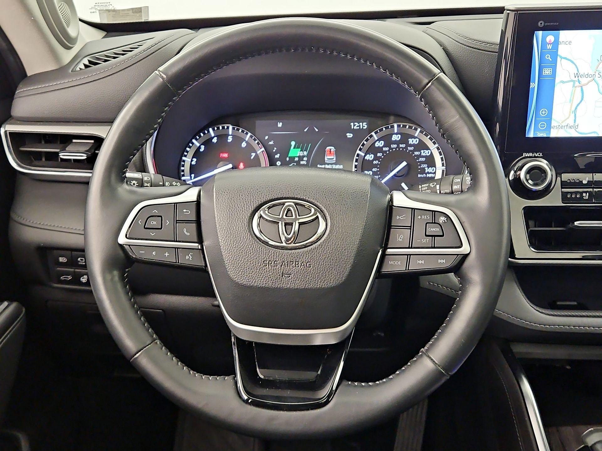 Thumbnail: 2022 Toyota Highlander - 10