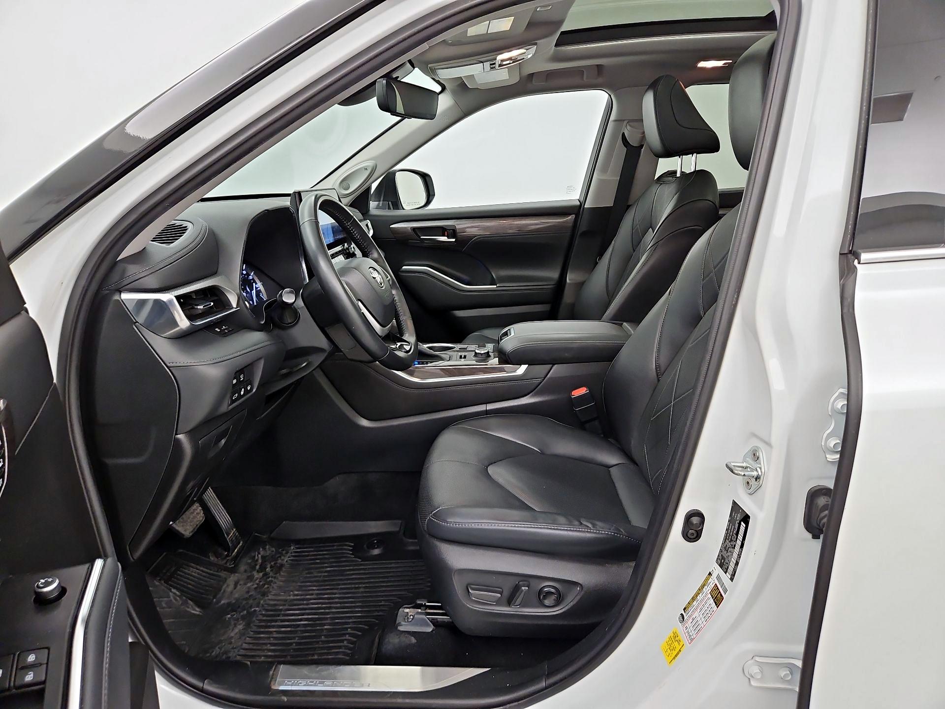 Thumbnail: 2022 Toyota Highlander - 11