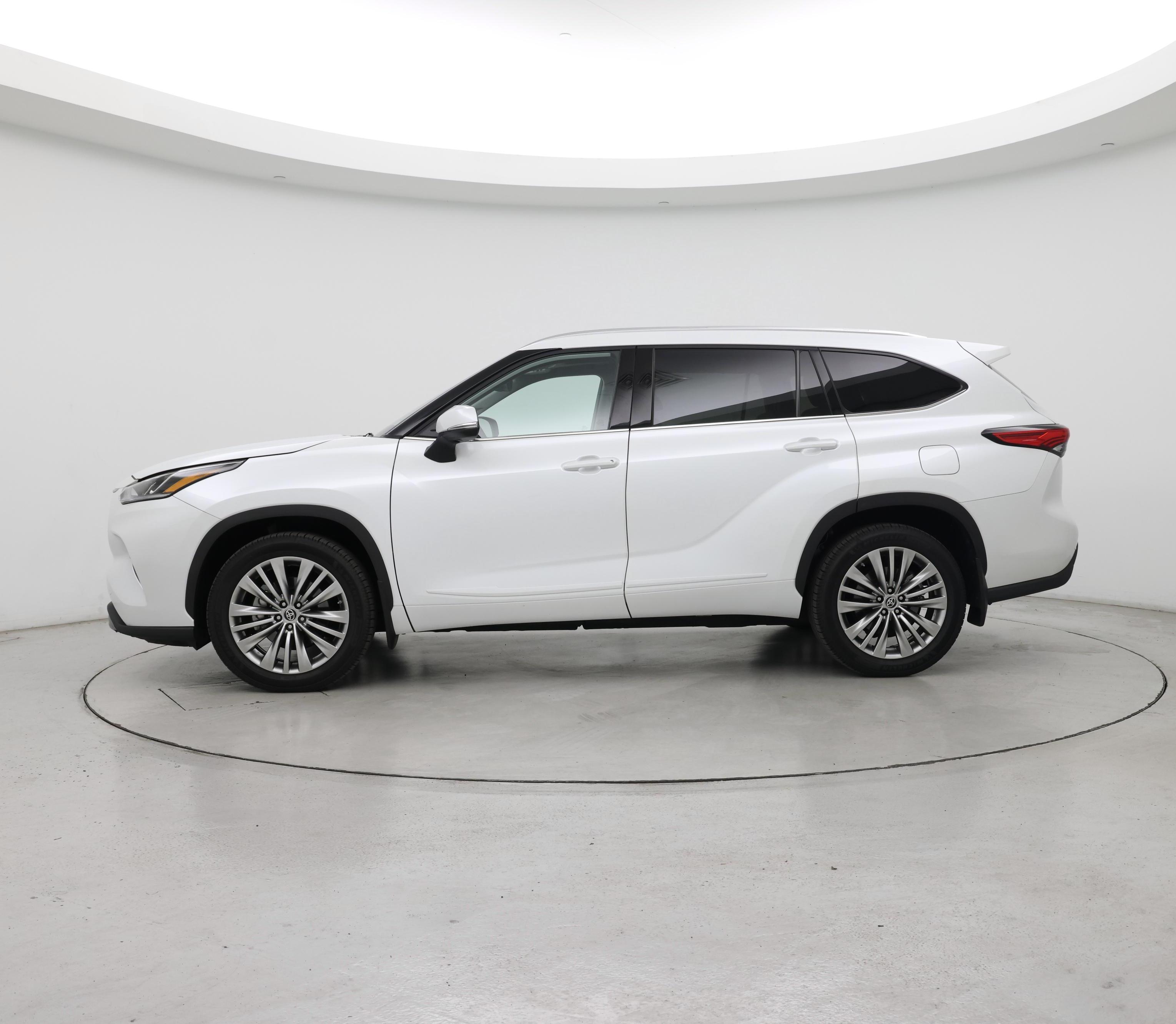 Thumbnail: 2022 Toyota Highlander - 3