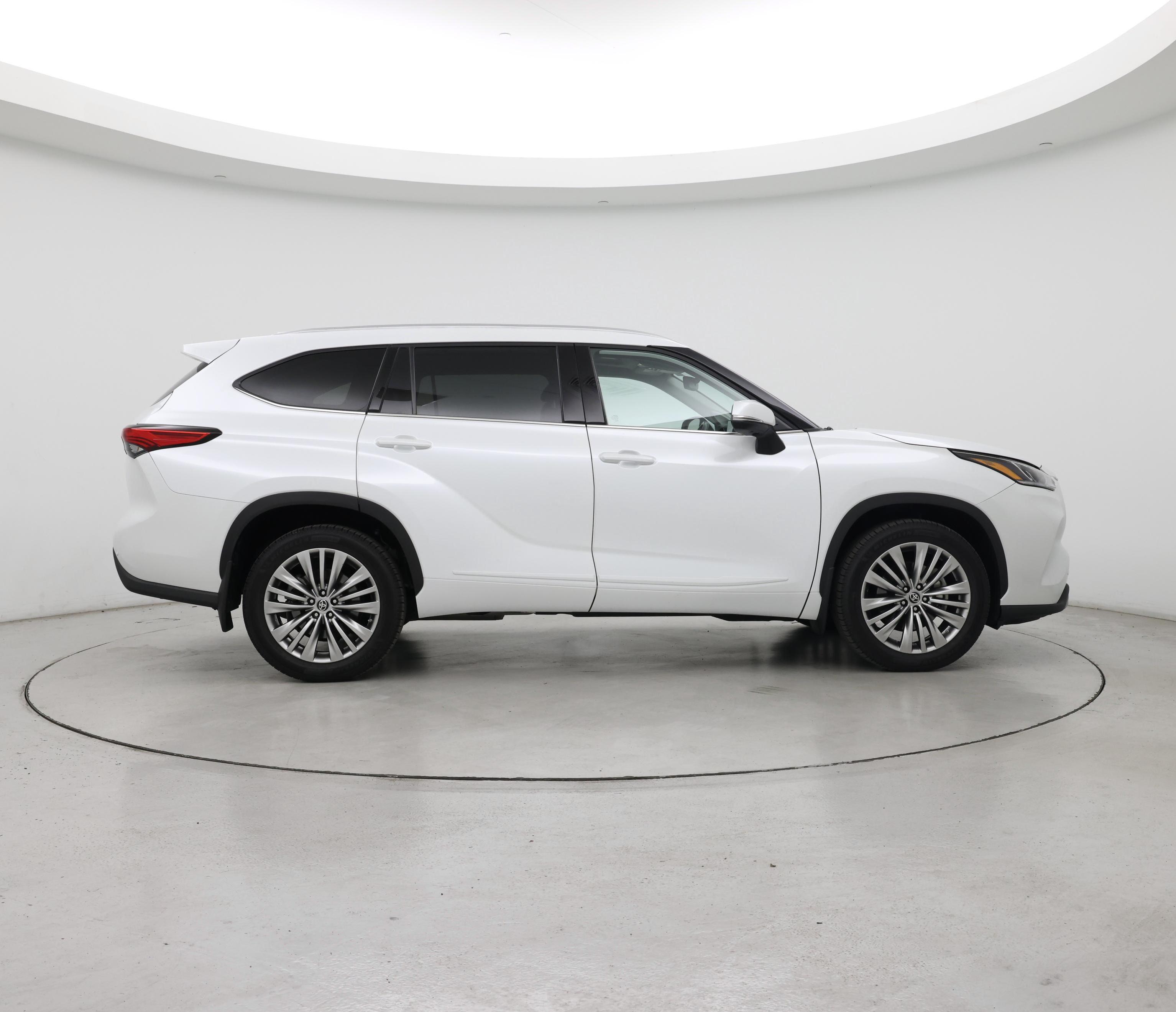 Thumbnail: 2022 Toyota Highlander - 7