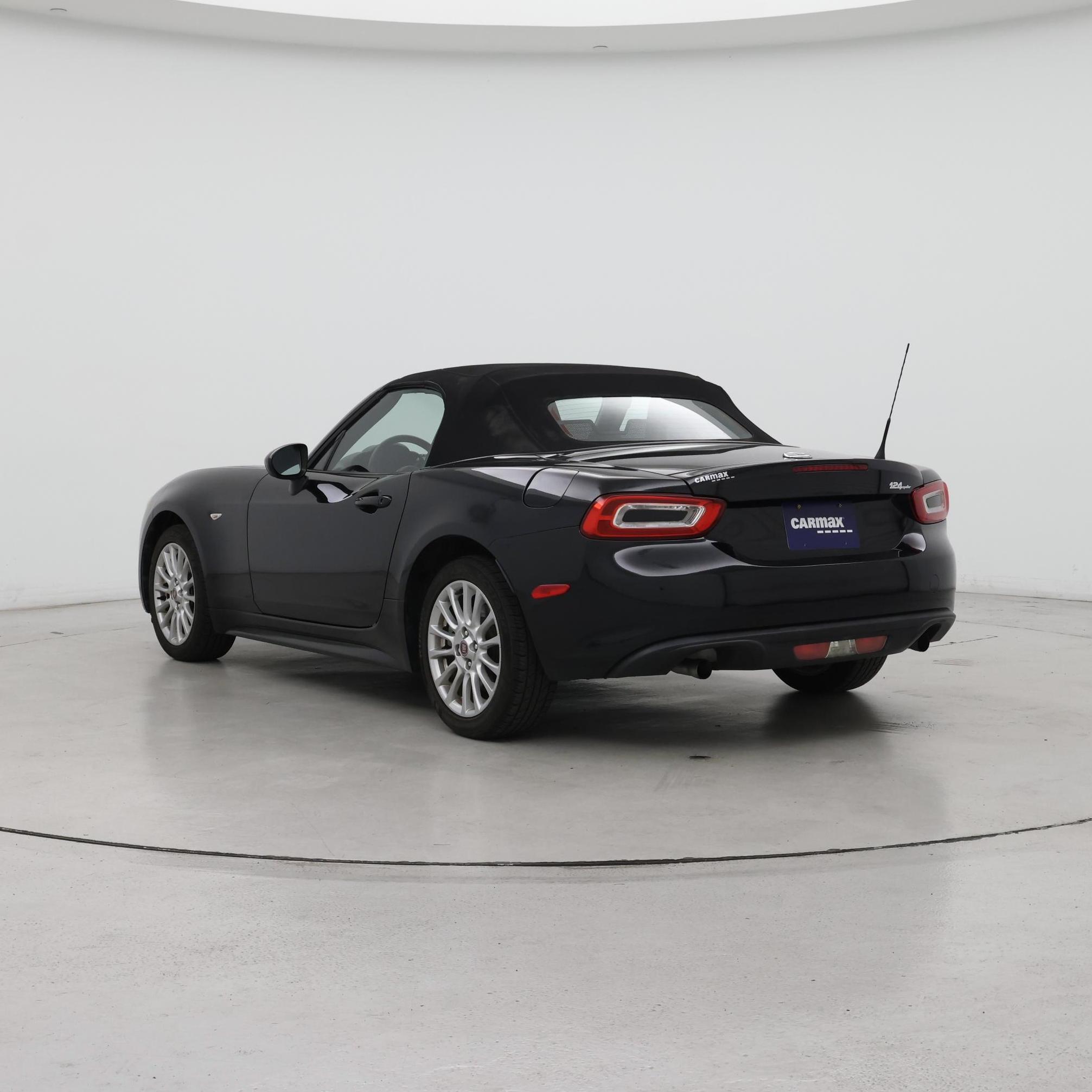 Thumbnail: 2017 Fiat 124 Spider - 2