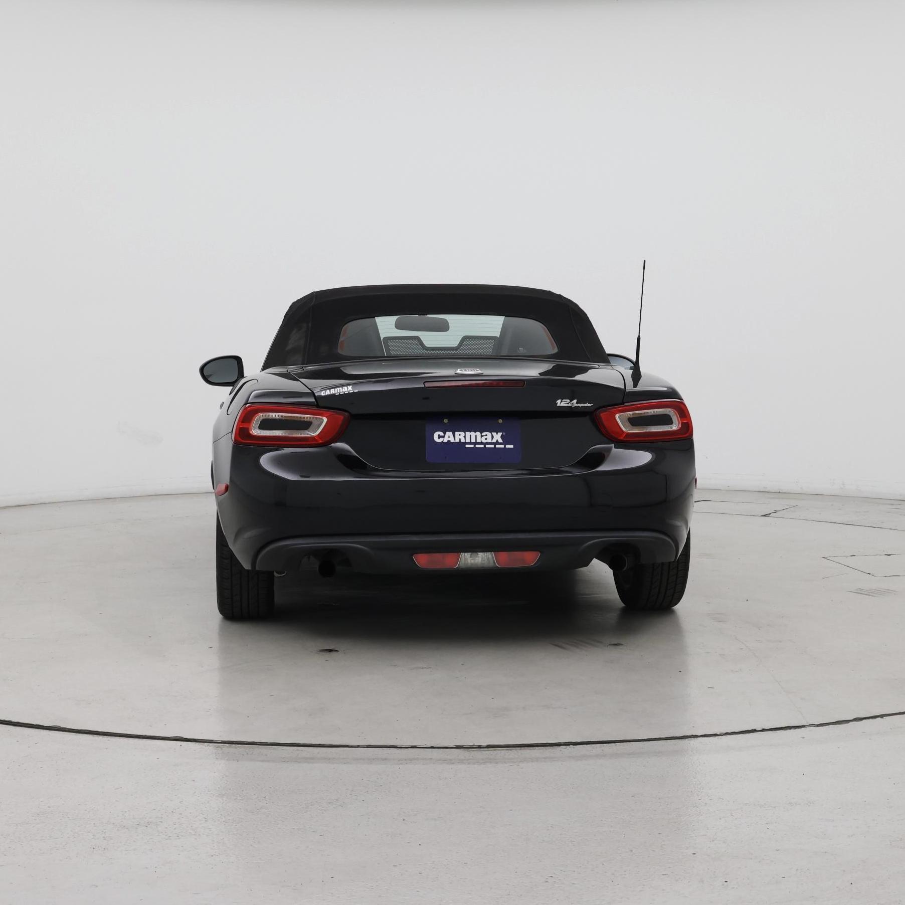 Thumbnail: 2017 Fiat 124 Spider - 6
