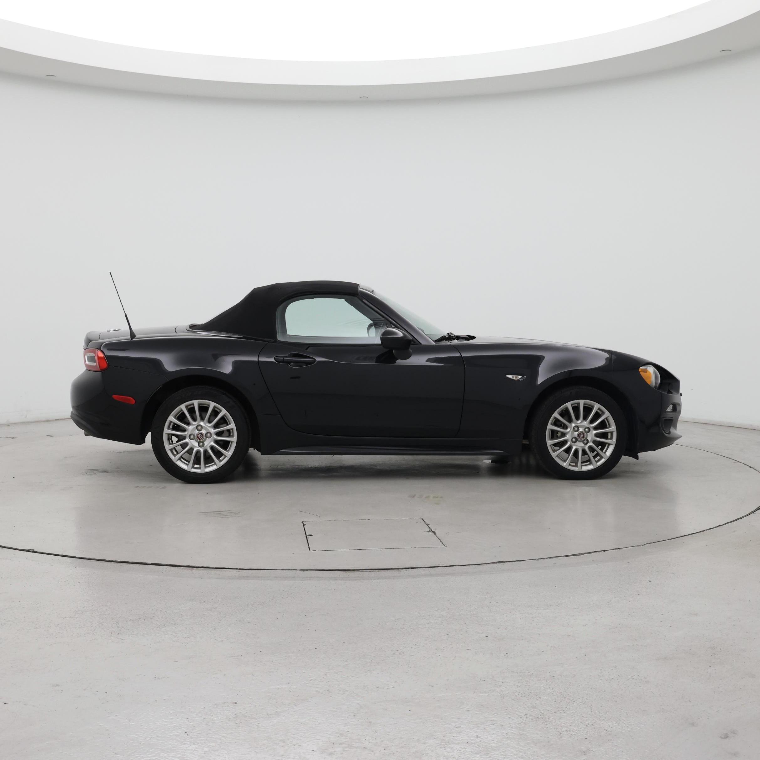 Thumbnail: 2017 Fiat 124 Spider - 7