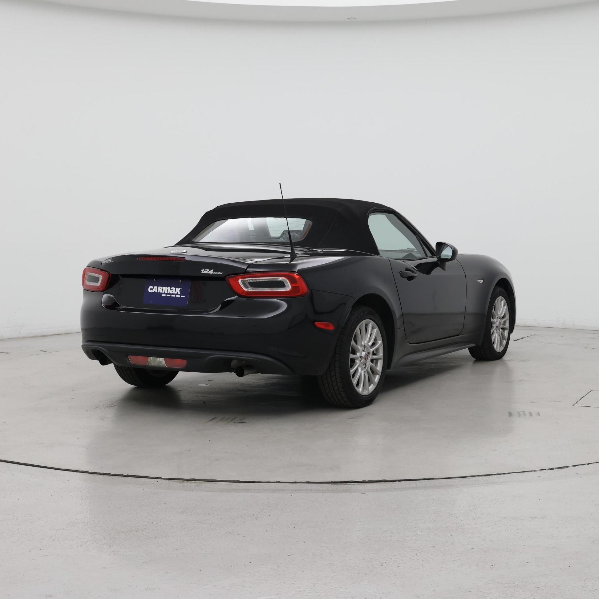 Thumbnail: 2017 Fiat 124 Spider - 8