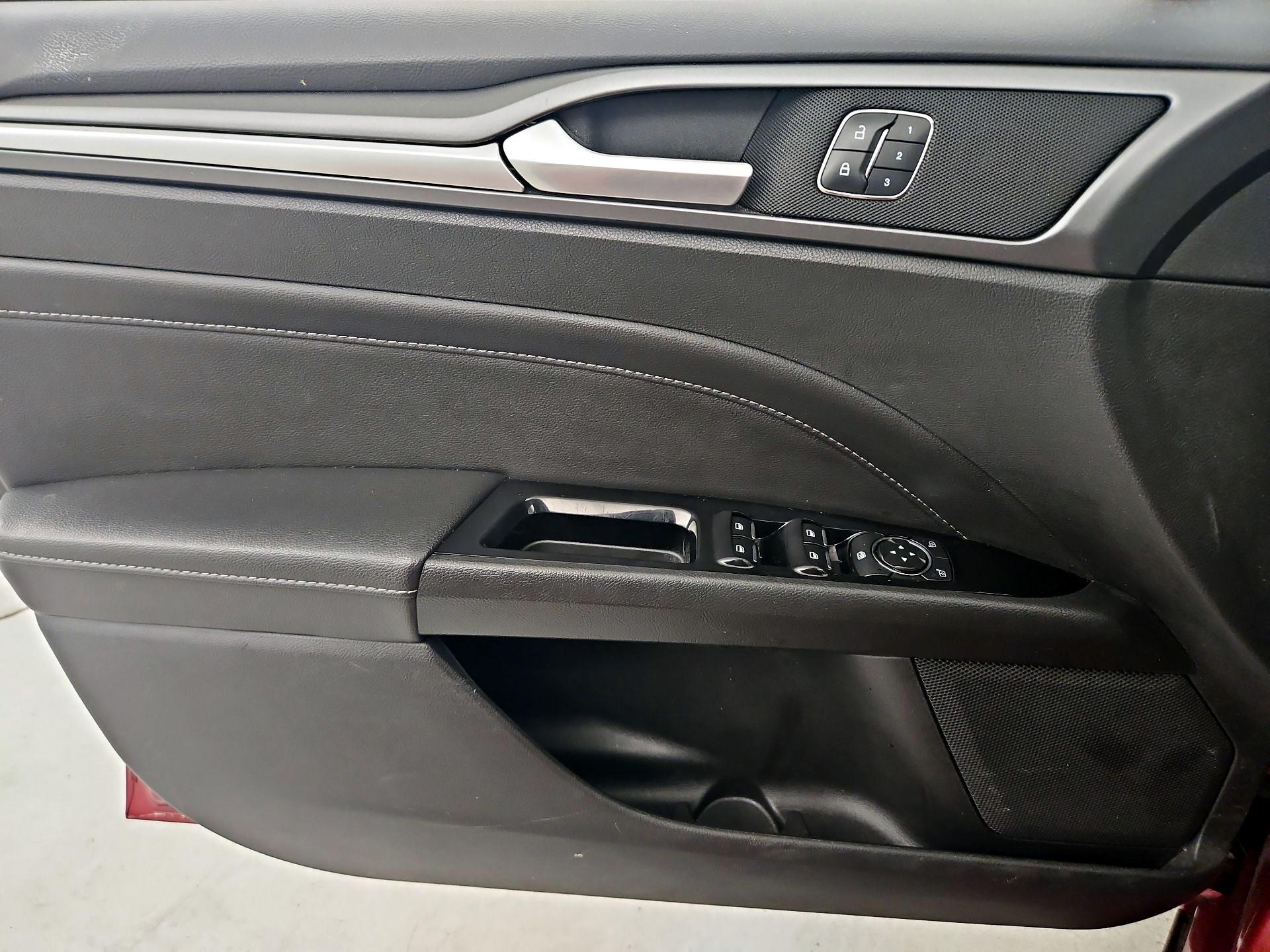 Thumbnail: 2016 Ford Fusion - 12