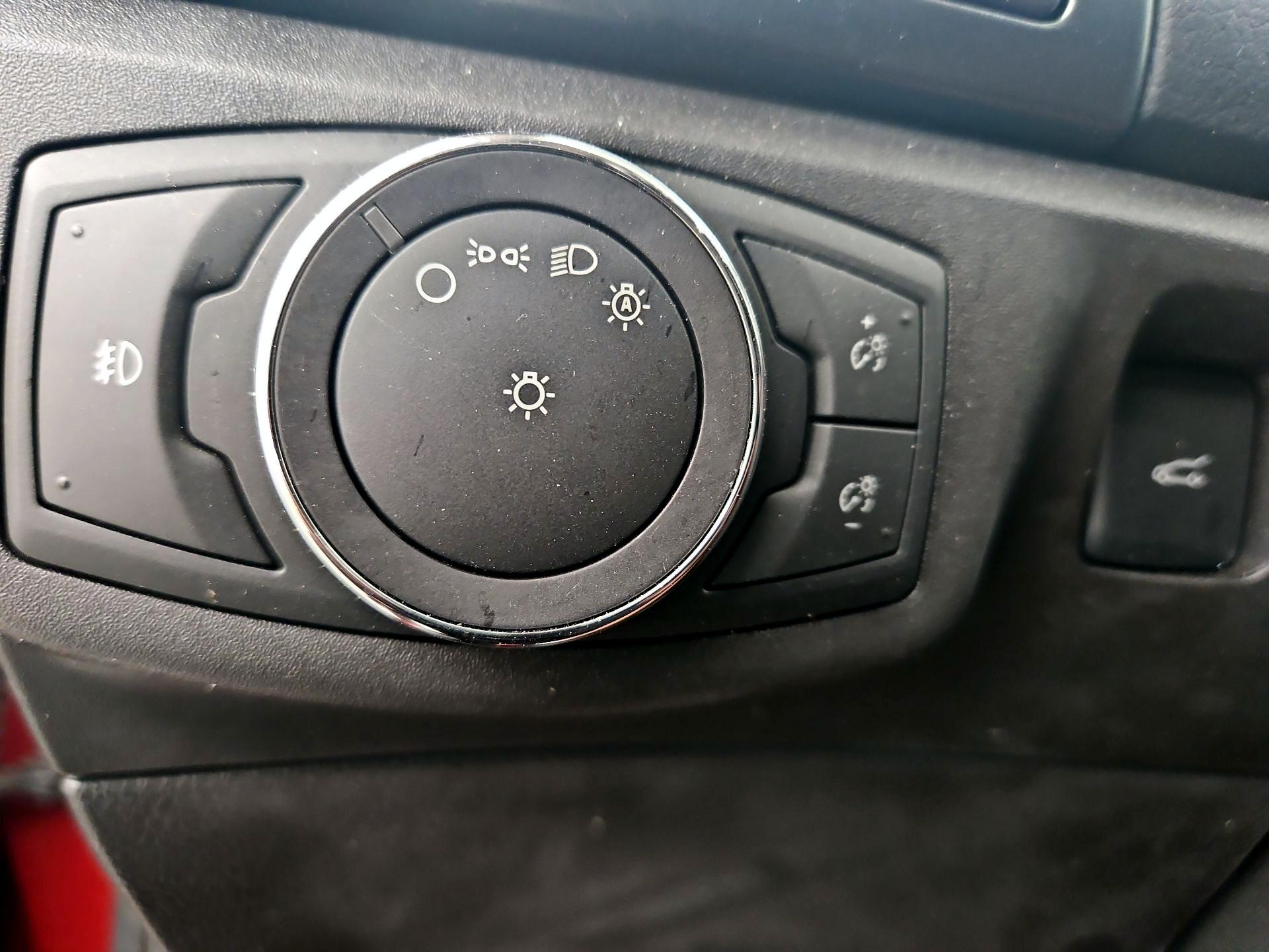 Thumbnail: 2016 Ford Fusion - 13