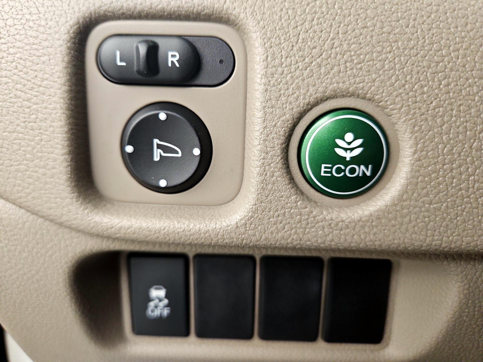 Thumbnail: 2017 Honda Pilot - 13