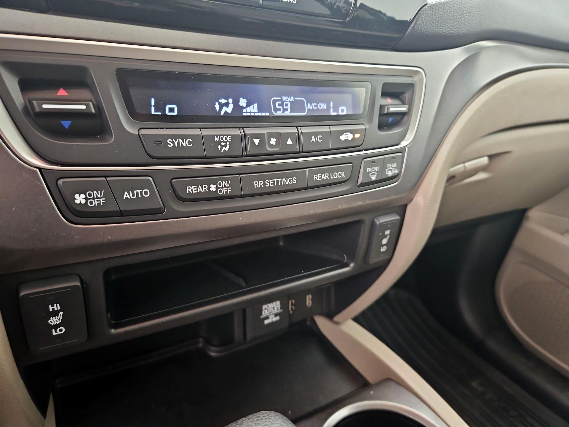 Thumbnail: 2017 Honda Pilot - 16