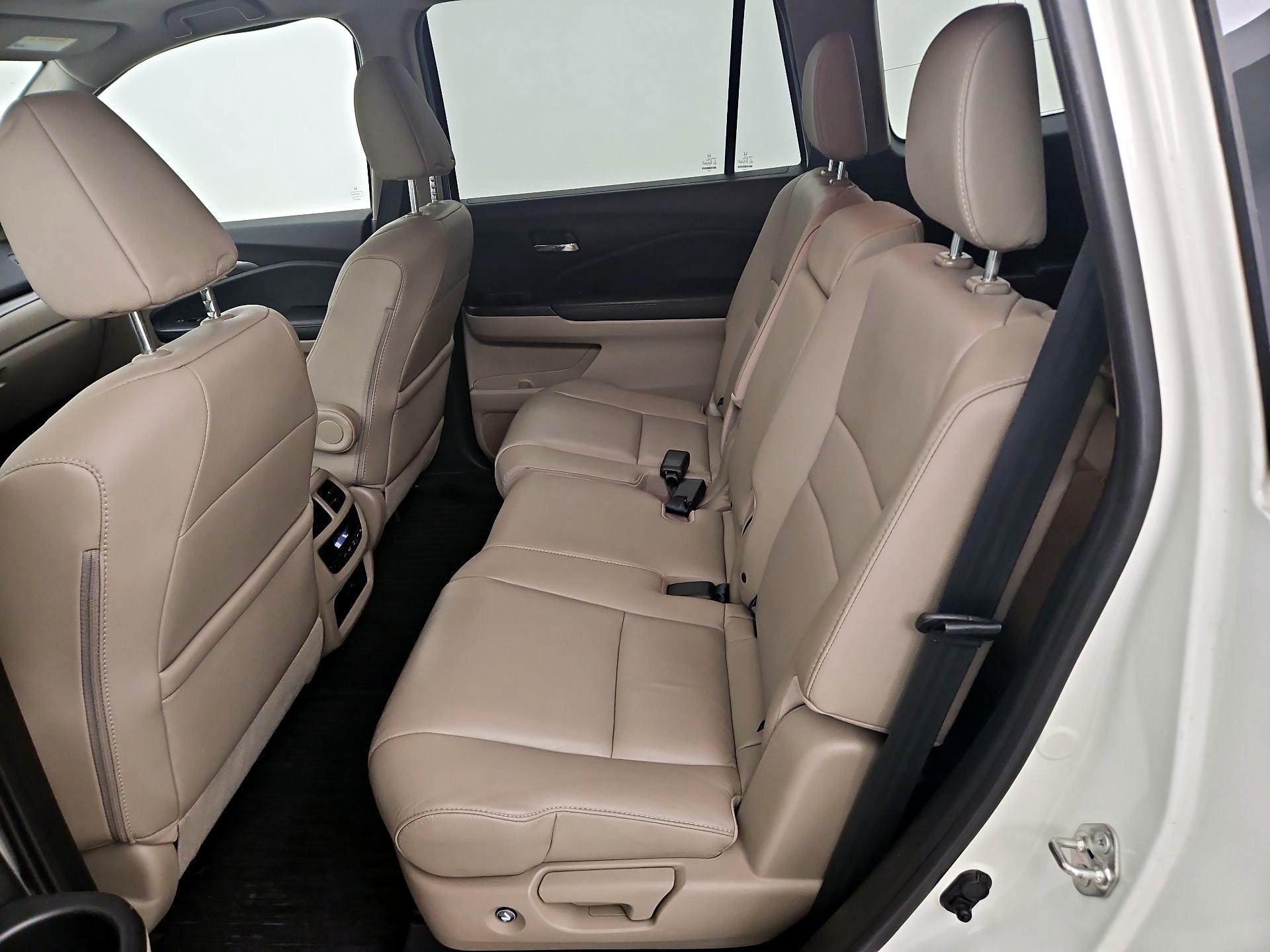 Thumbnail: 2017 Honda Pilot - 20