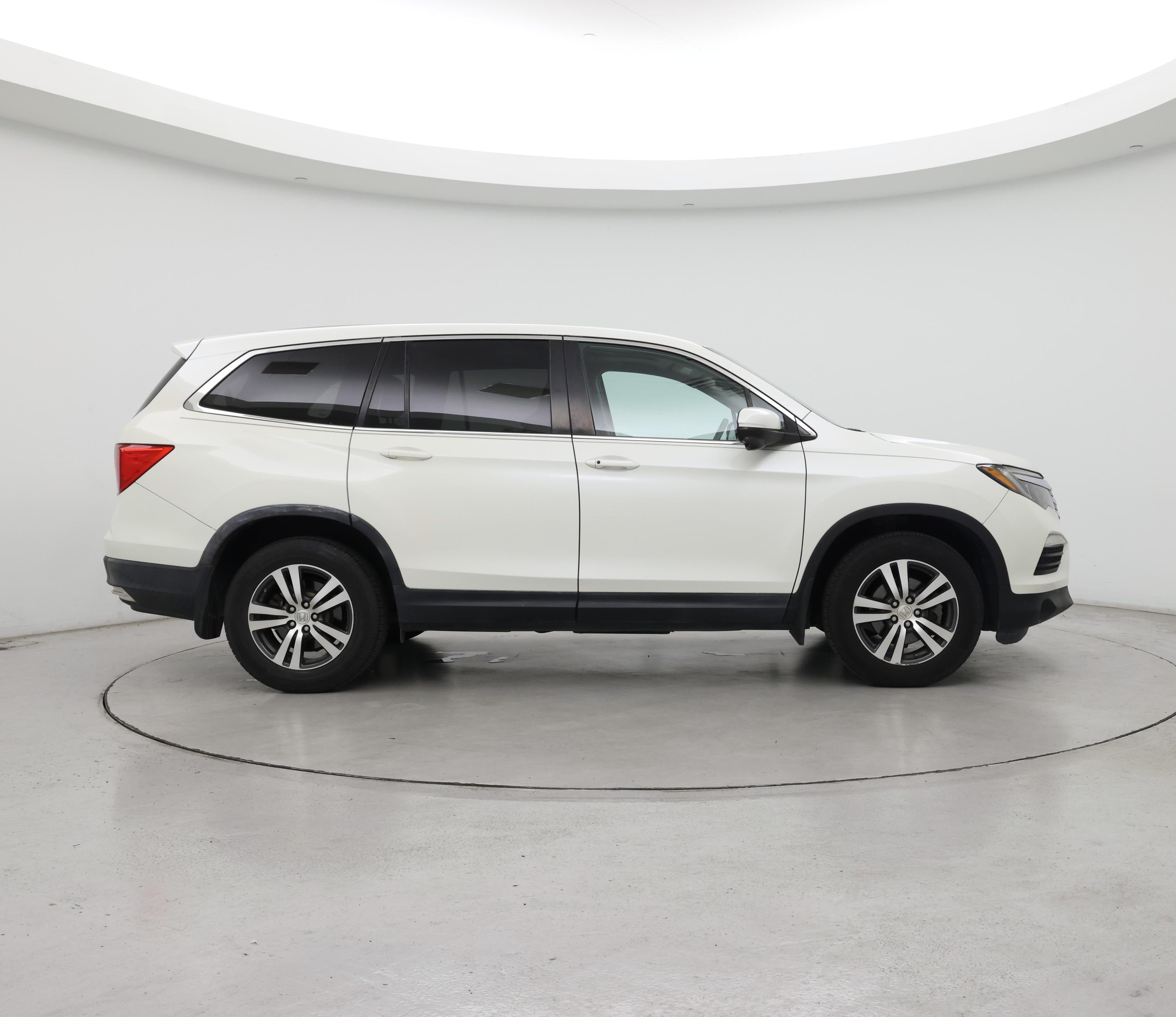 Thumbnail: 2017 Honda Pilot - 7