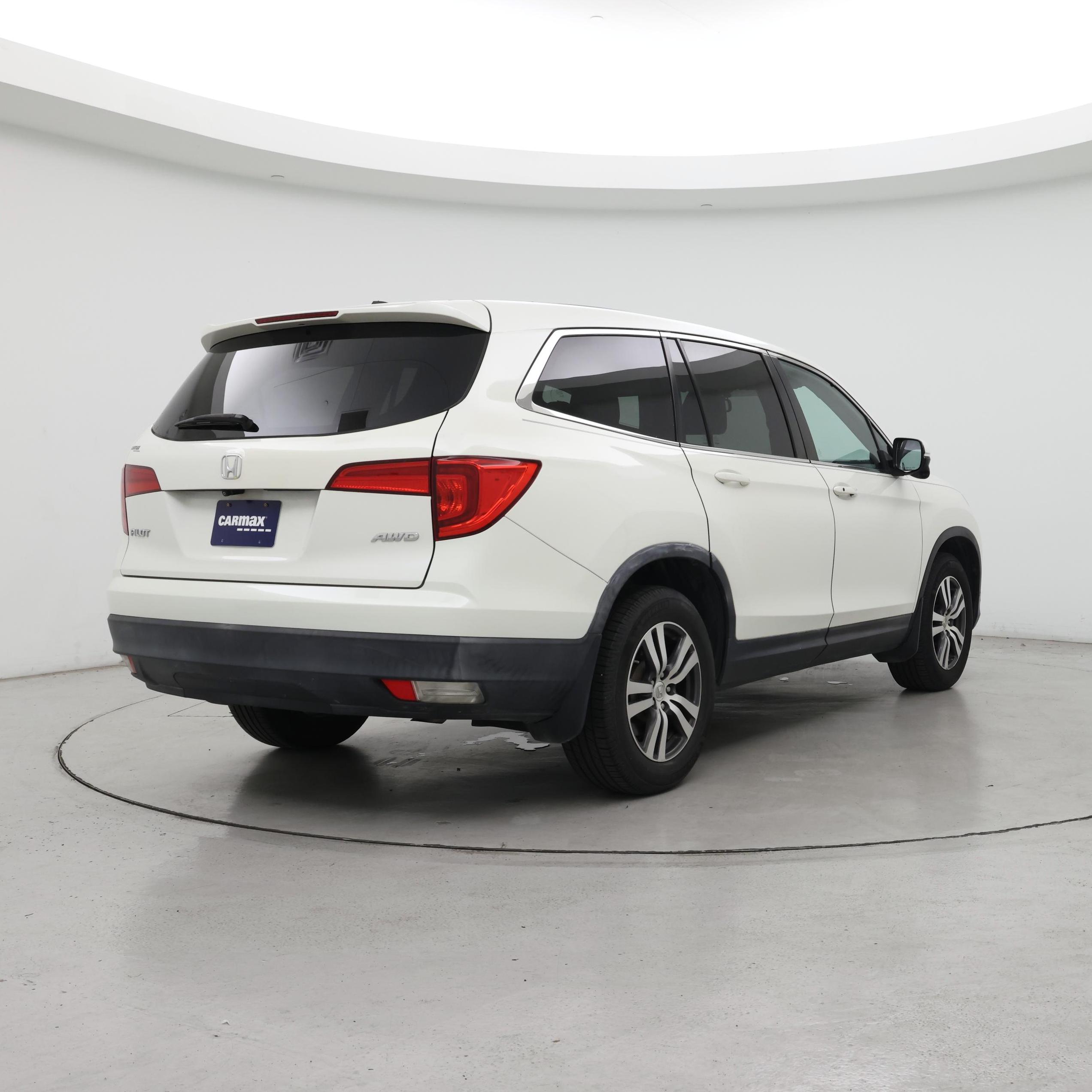 Thumbnail: 2017 Honda Pilot - 8