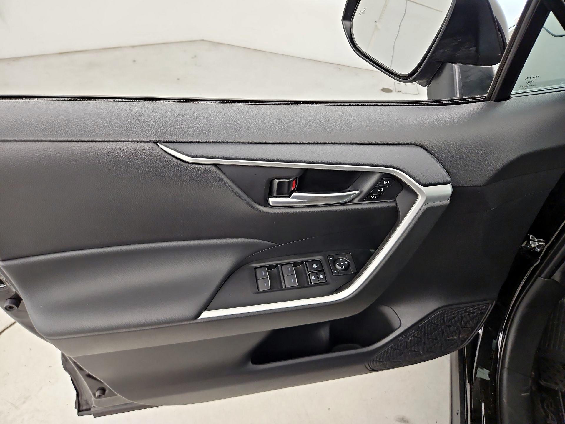 Thumbnail: 2025 Toyota RAV4 - 12