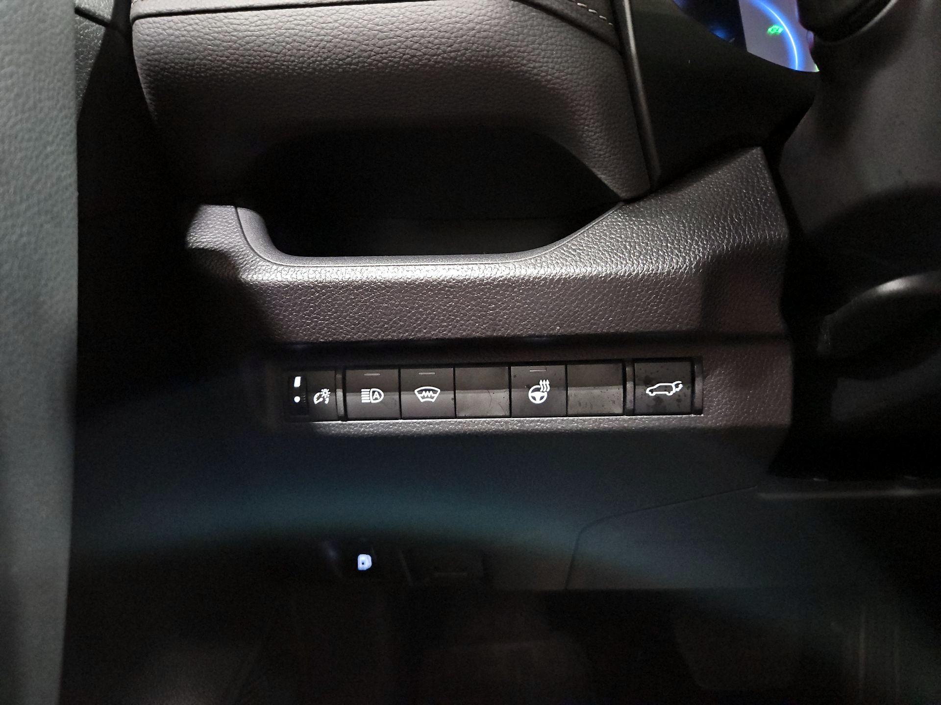 Thumbnail: 2025 Toyota RAV4 - 13