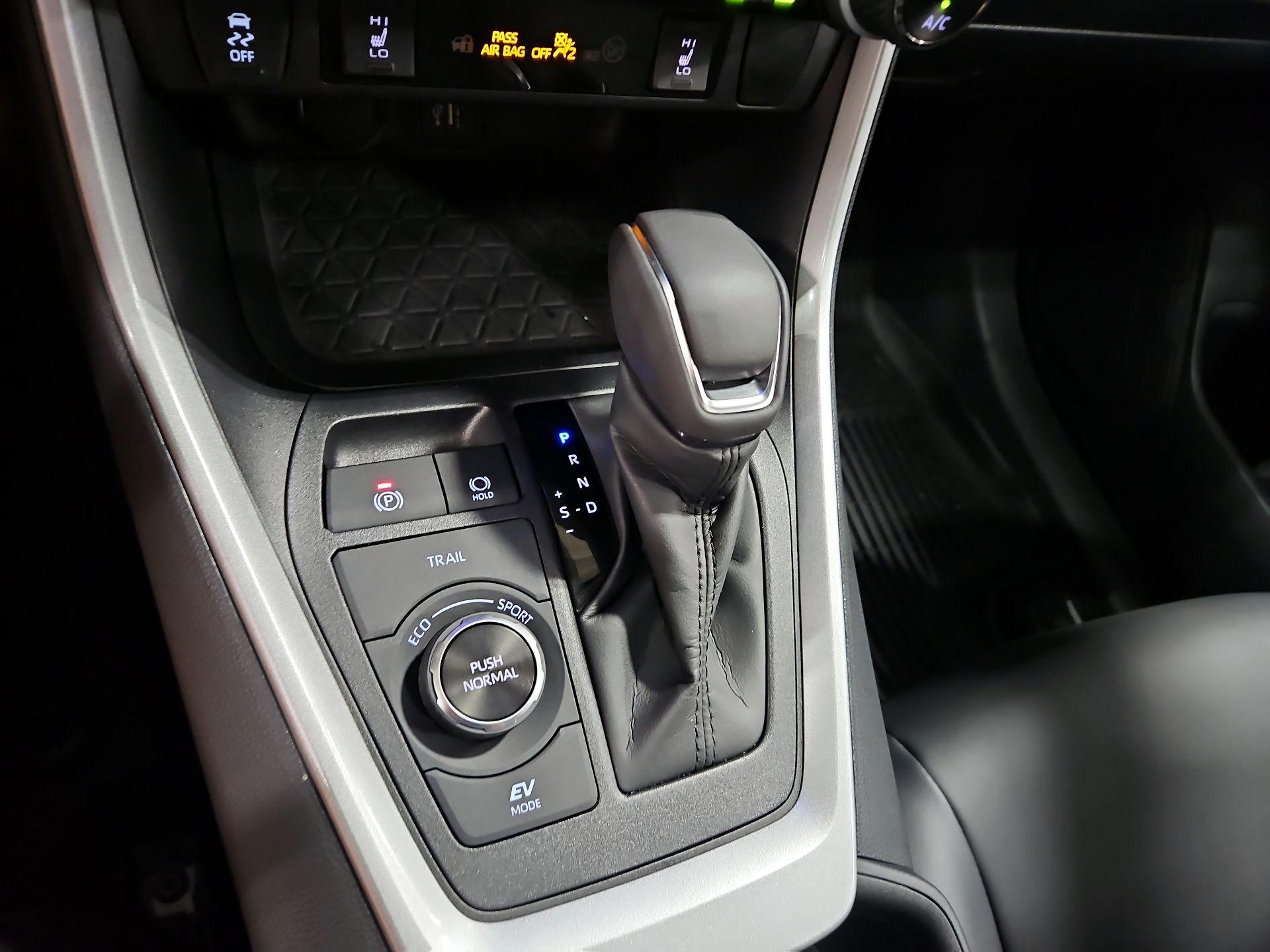 Thumbnail: 2025 Toyota RAV4 - 18